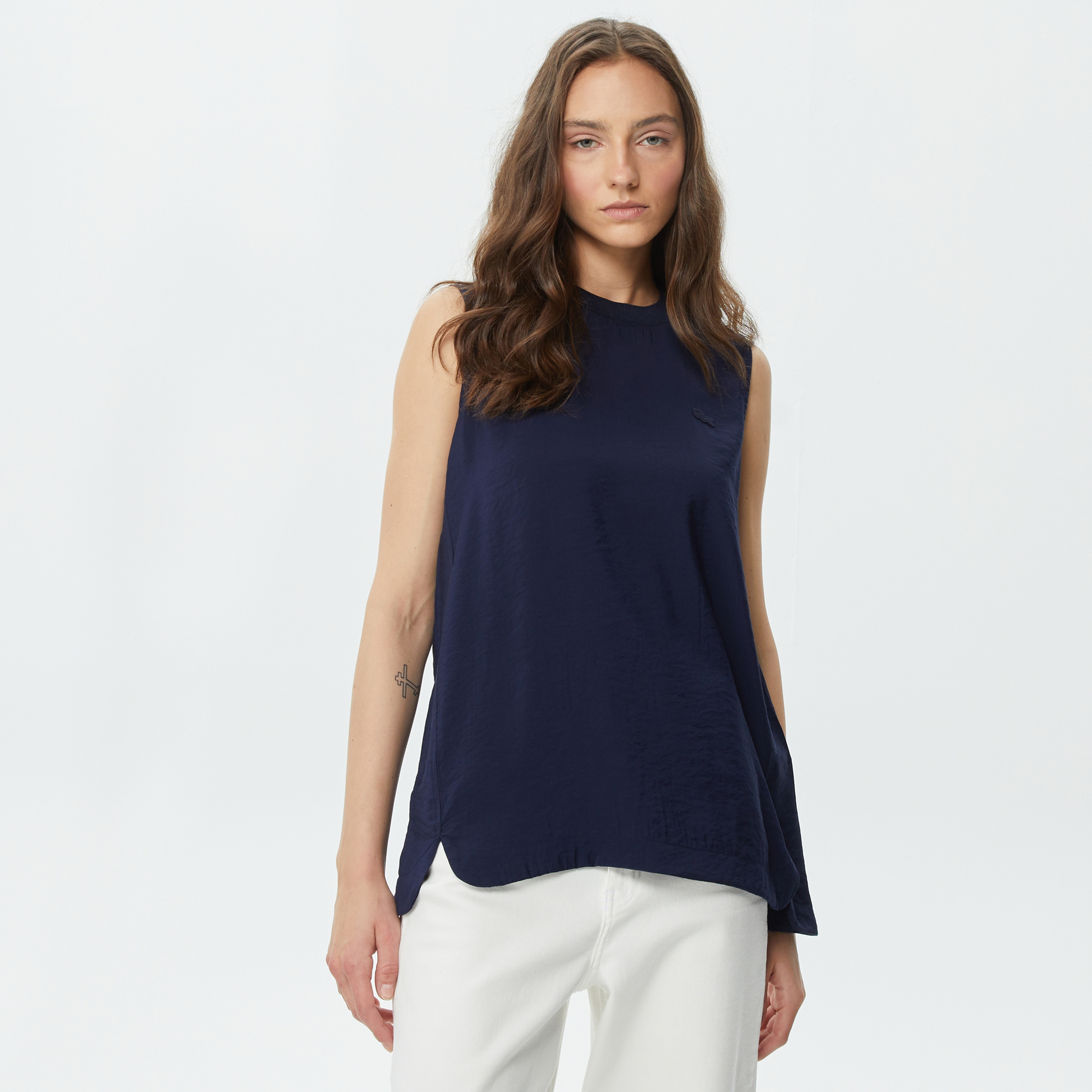 Kadın Regular Fit Kolsuz Bisiklet Yaka Lacivert Bluz