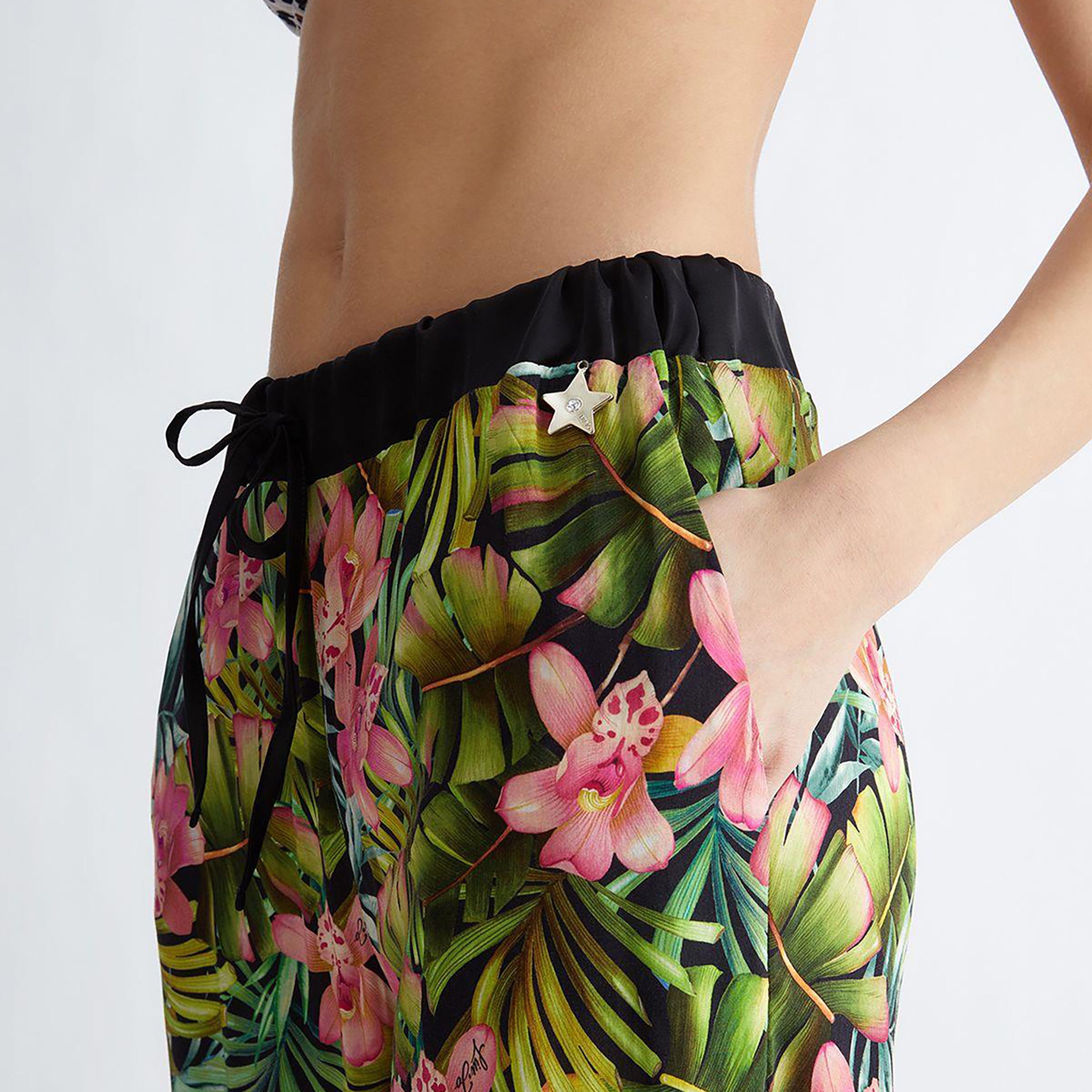 Liu Jo Kadın Siyah/Çicekli Pantolon