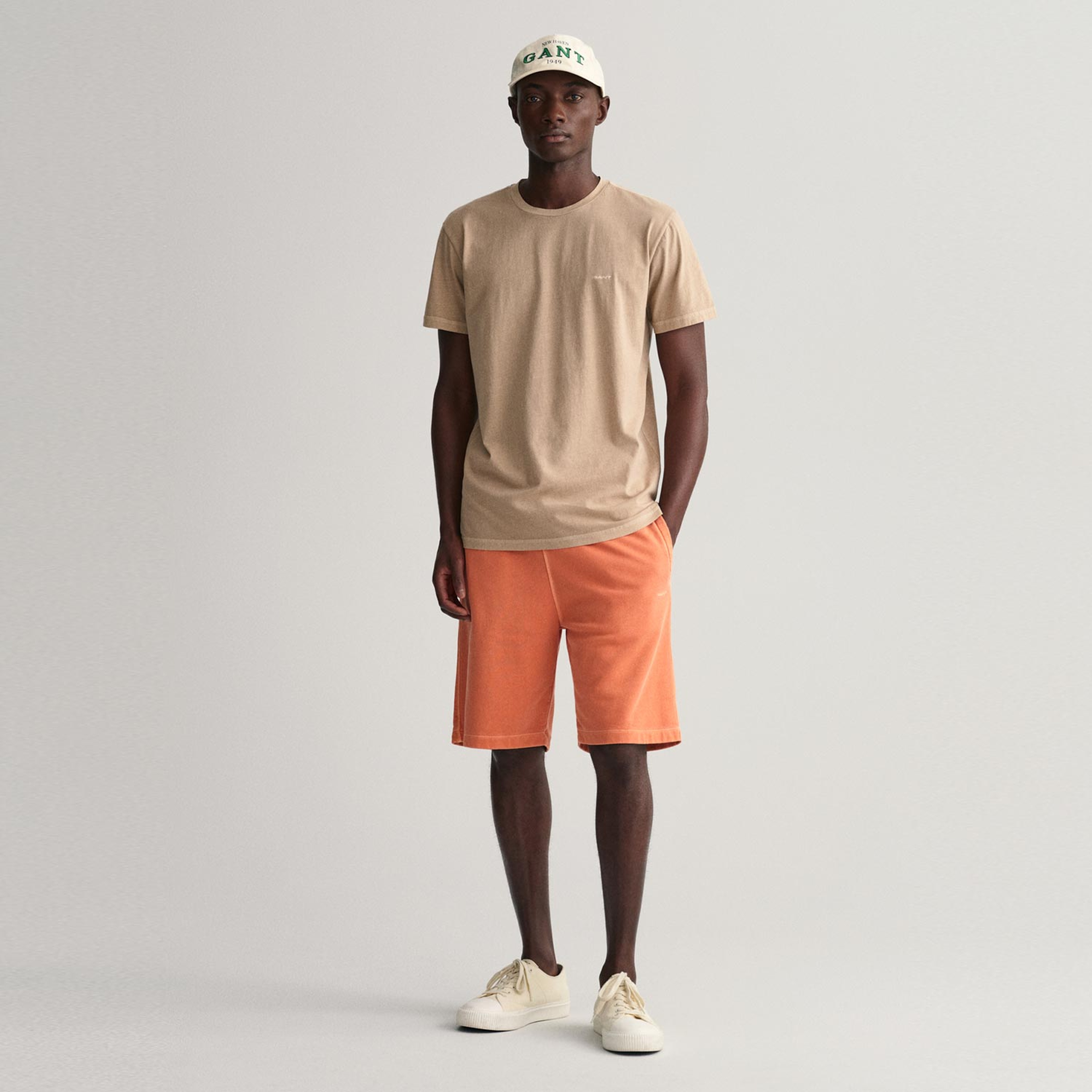 GANT Erkek Bej Relaxed Fit Bisiklet Yaka Logolu T-shirt