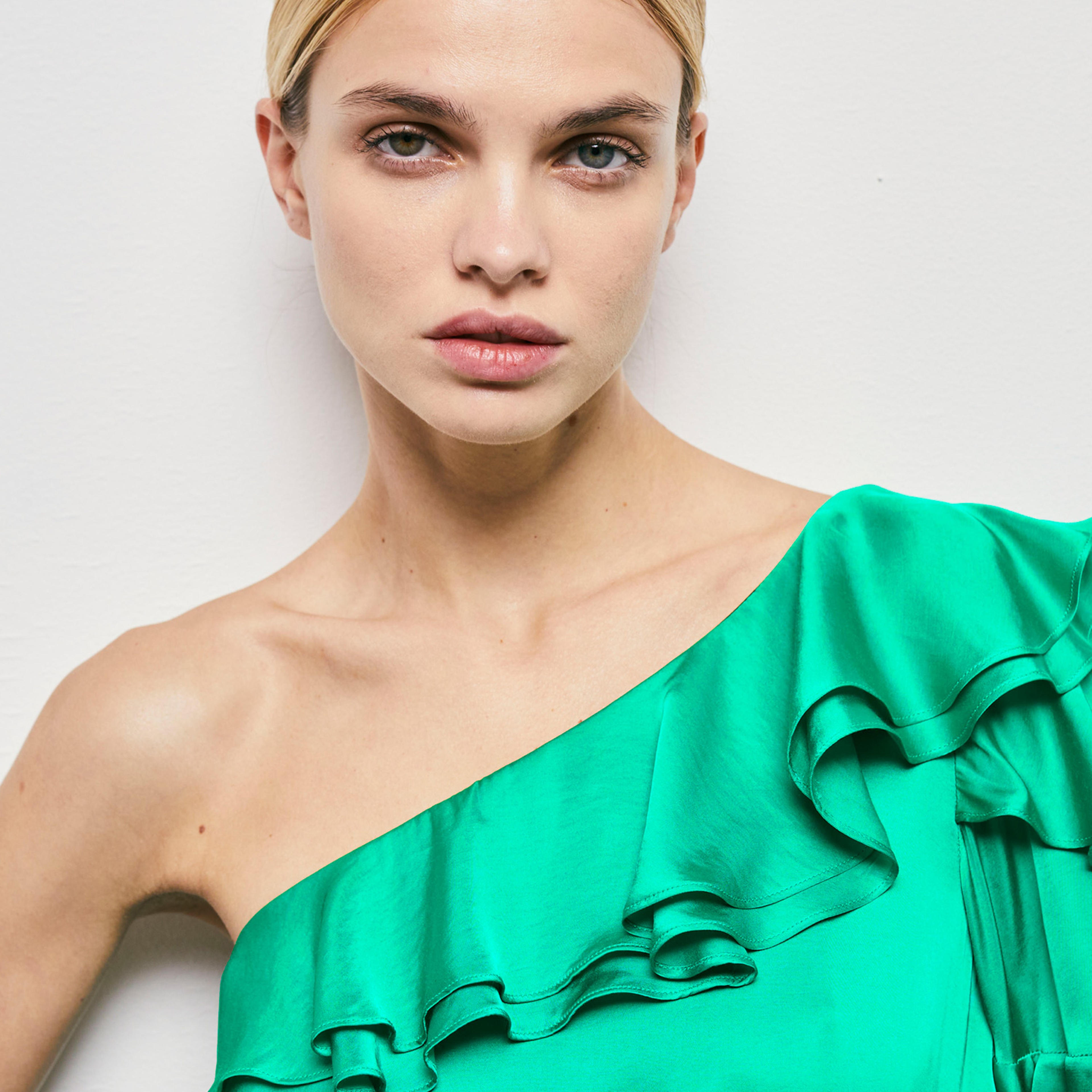 KADIN VOLANLI YEŞİL ELBİSE