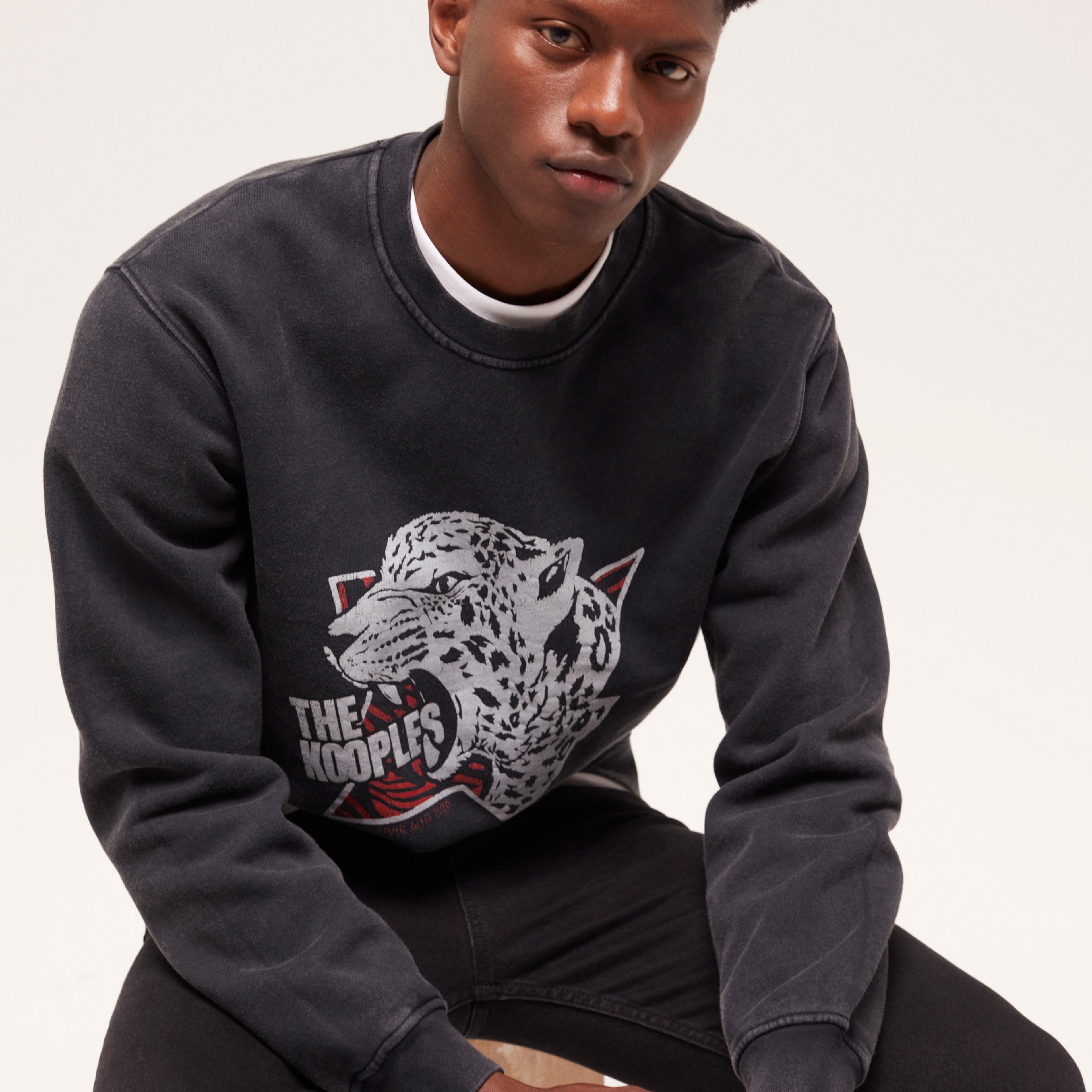 ERKEK SİYAH SWEATSHIRT