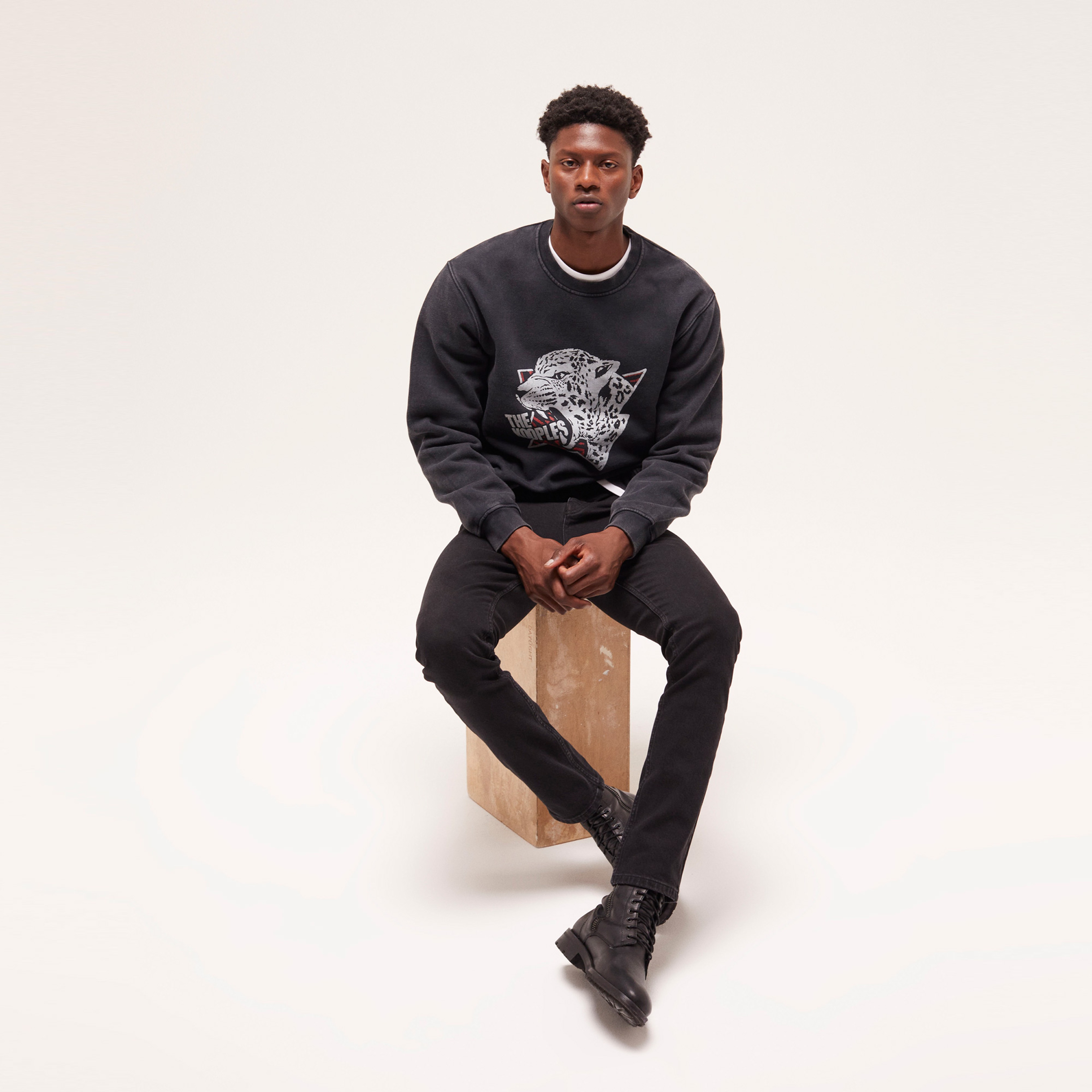 ERKEK SİYAH SWEATSHIRT