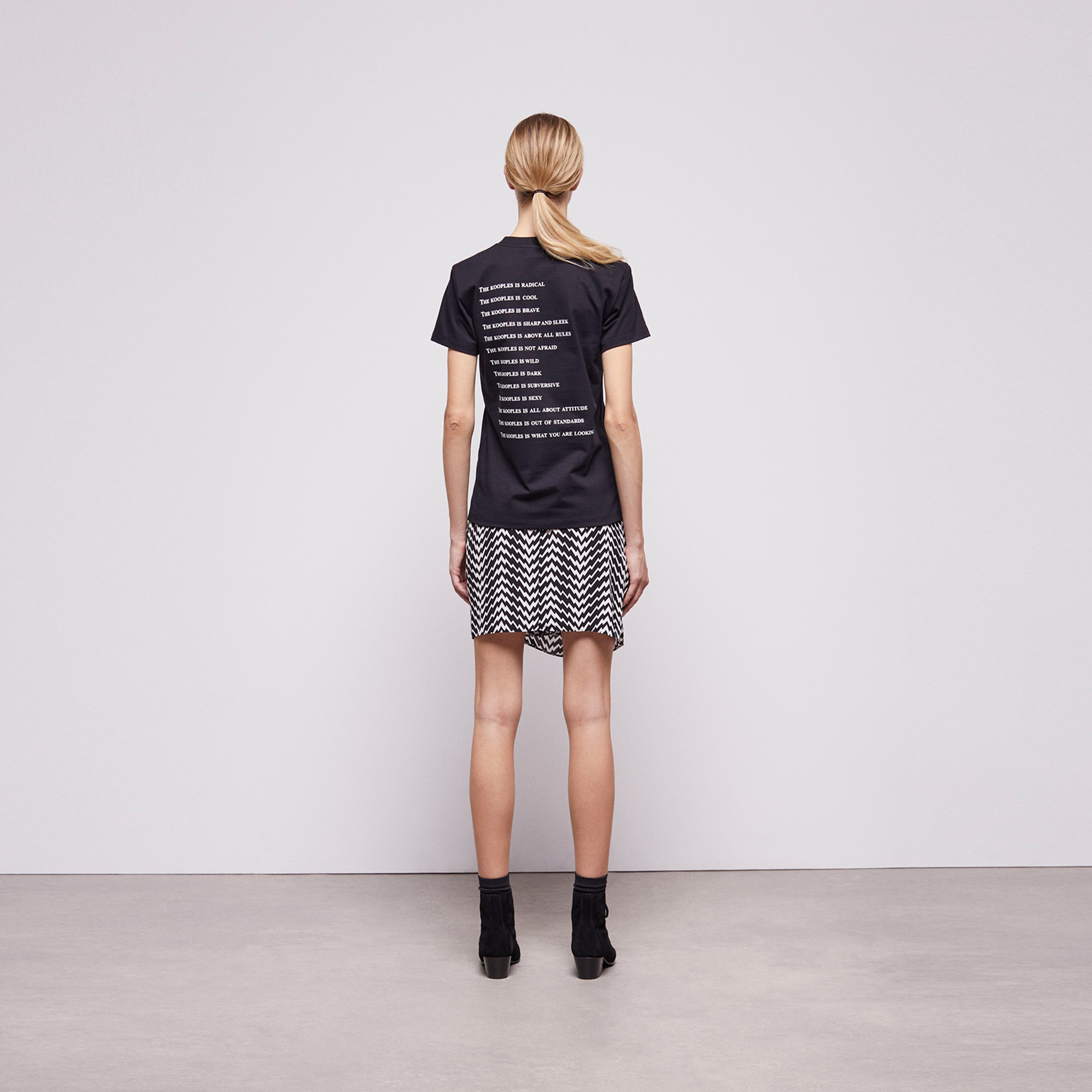 KADIN BASKILI SİYAH T-SHIRT