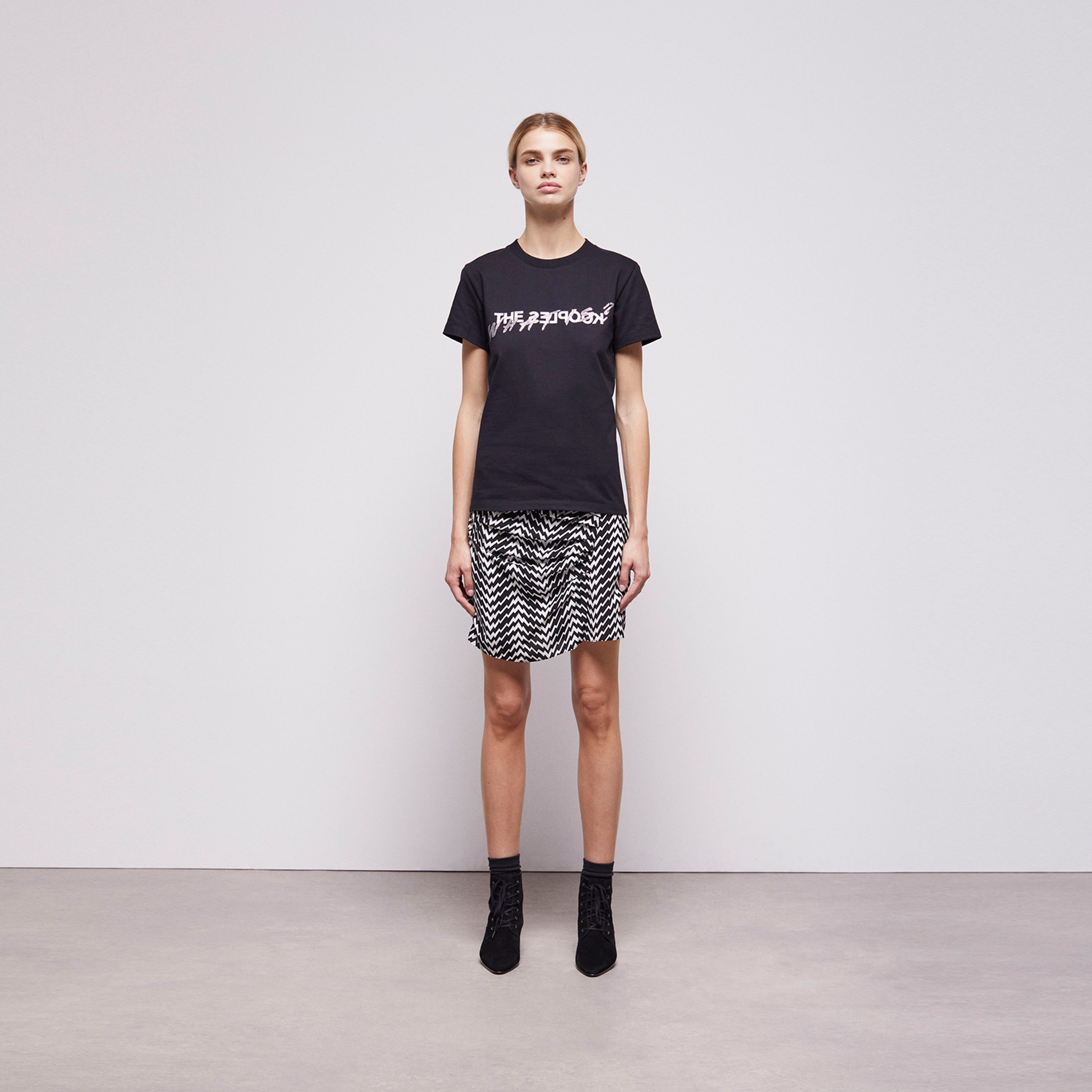 KADIN BASKILI SİYAH T-SHIRT