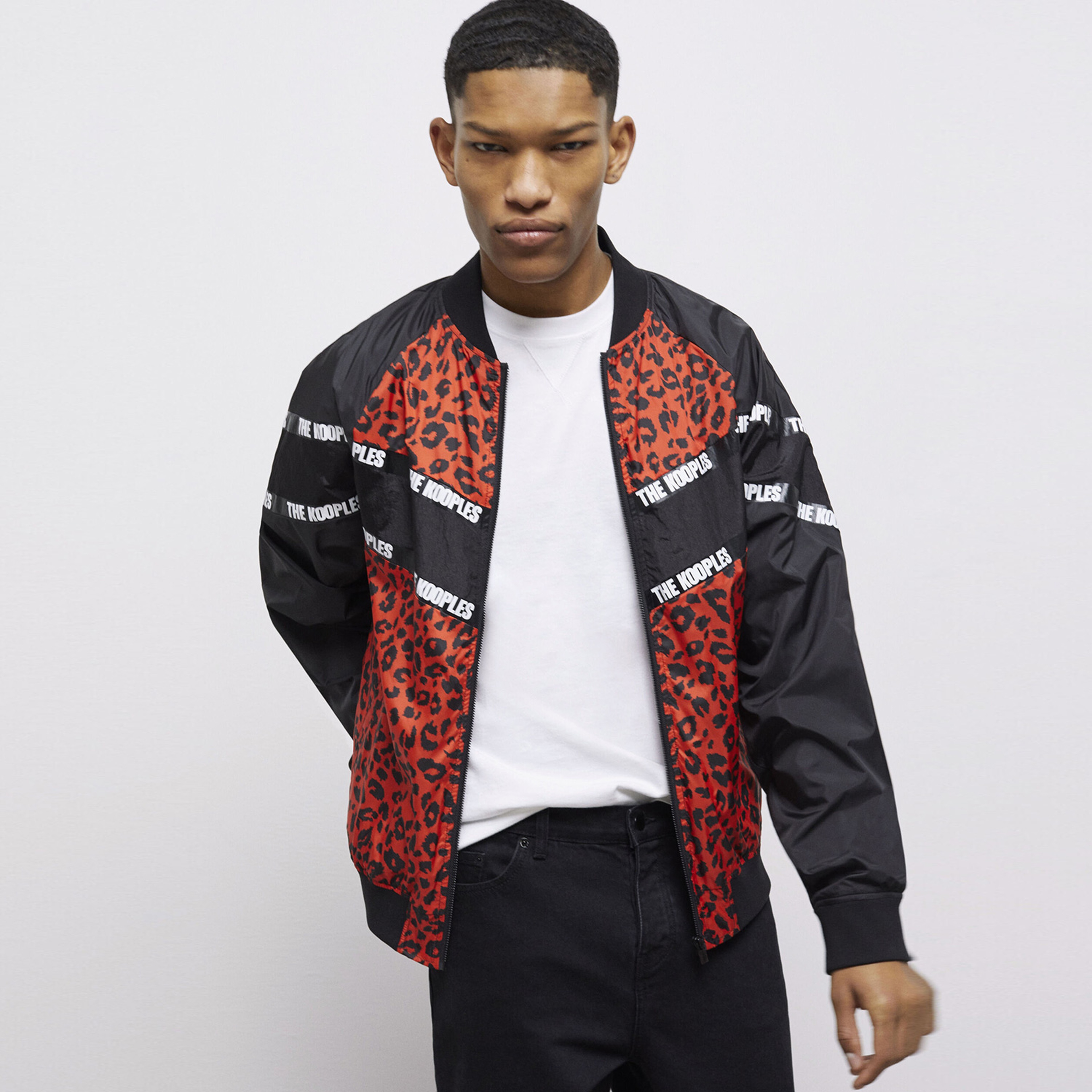 ERKEK RENK BLOKLU BASKILI SİYAH CEKET