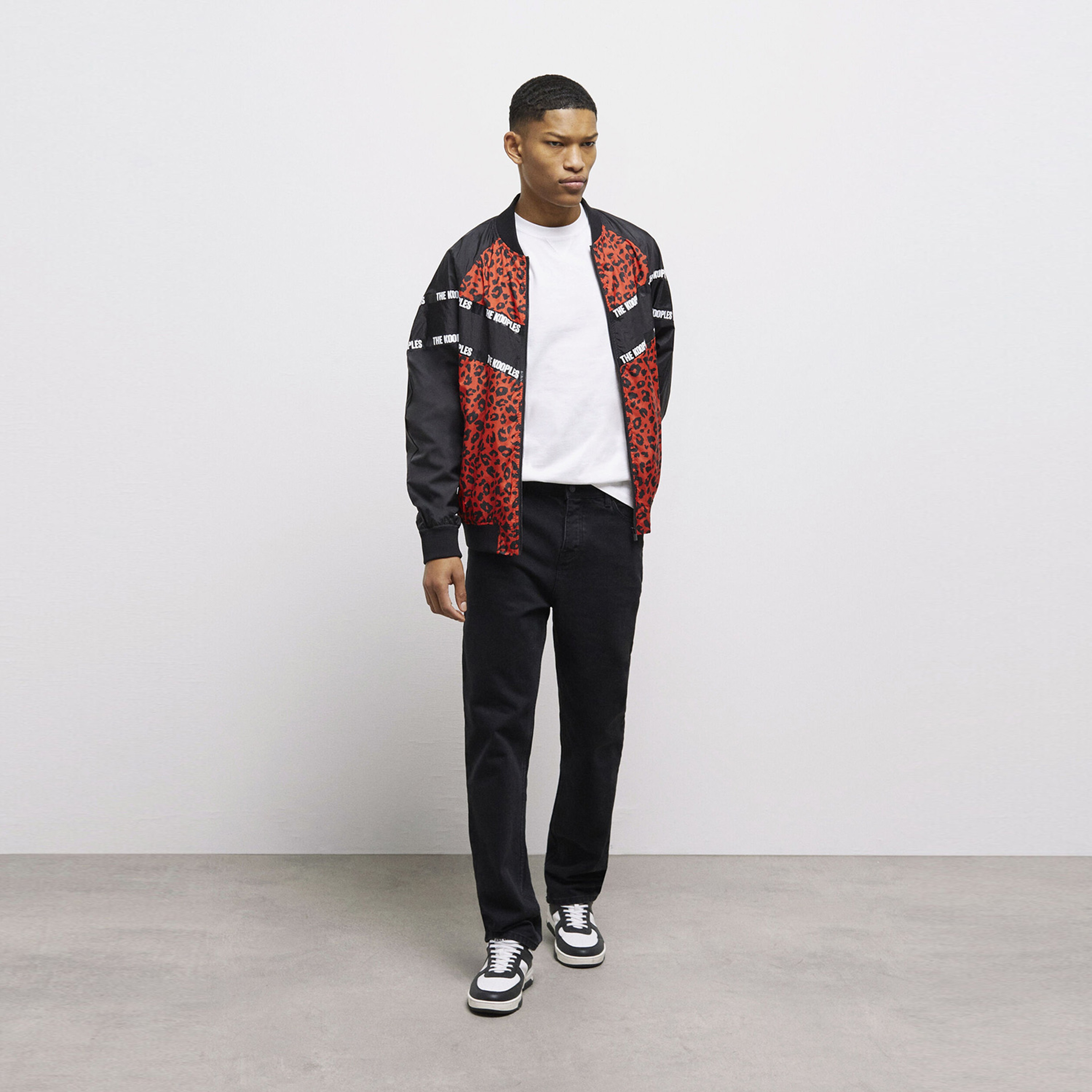 ERKEK RENK BLOKLU BASKILI SİYAH CEKET