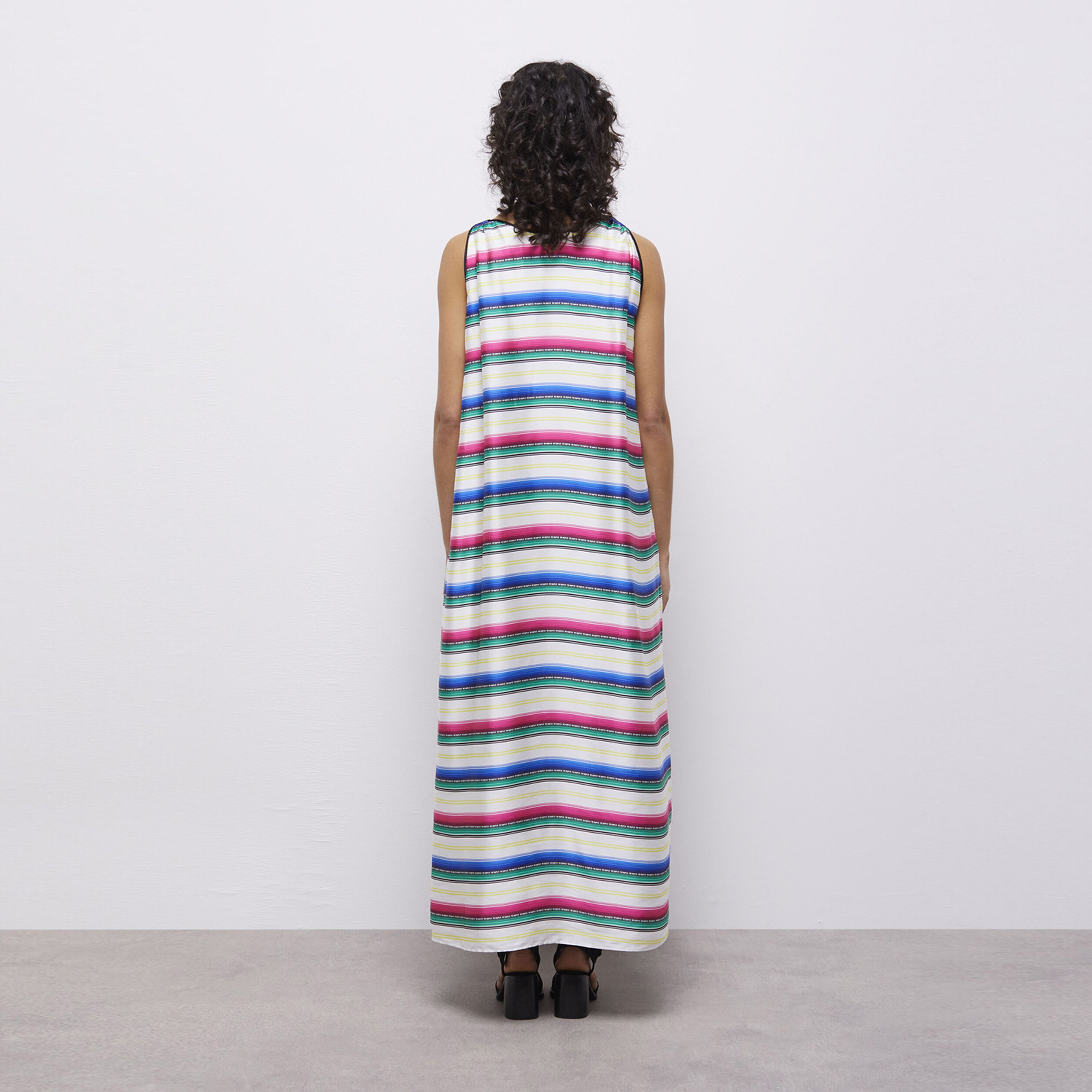 KADIN ÇİZGİLİ RENKLİ UZUN ELBİSE