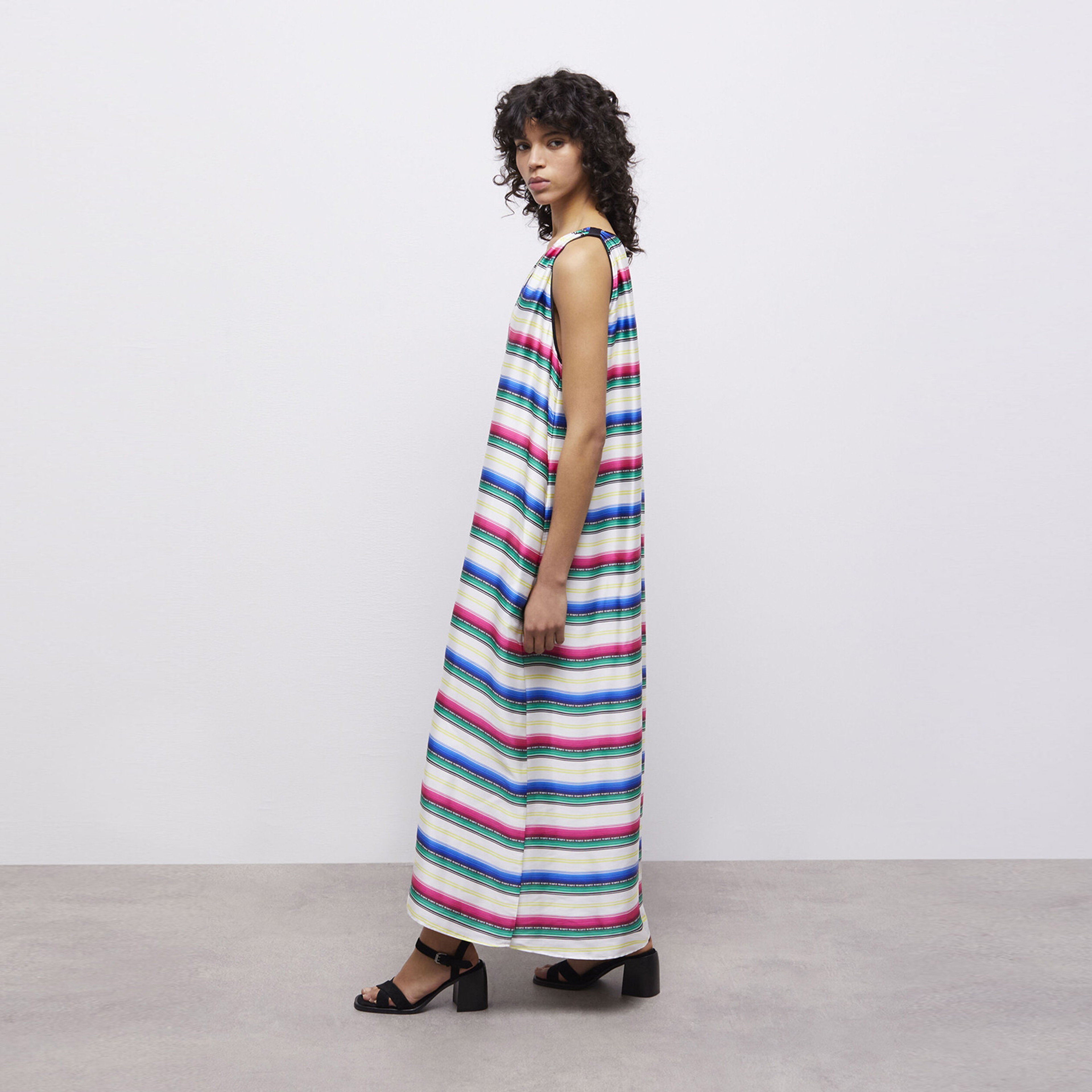 KADIN ÇİZGİLİ RENKLİ UZUN ELBİSE