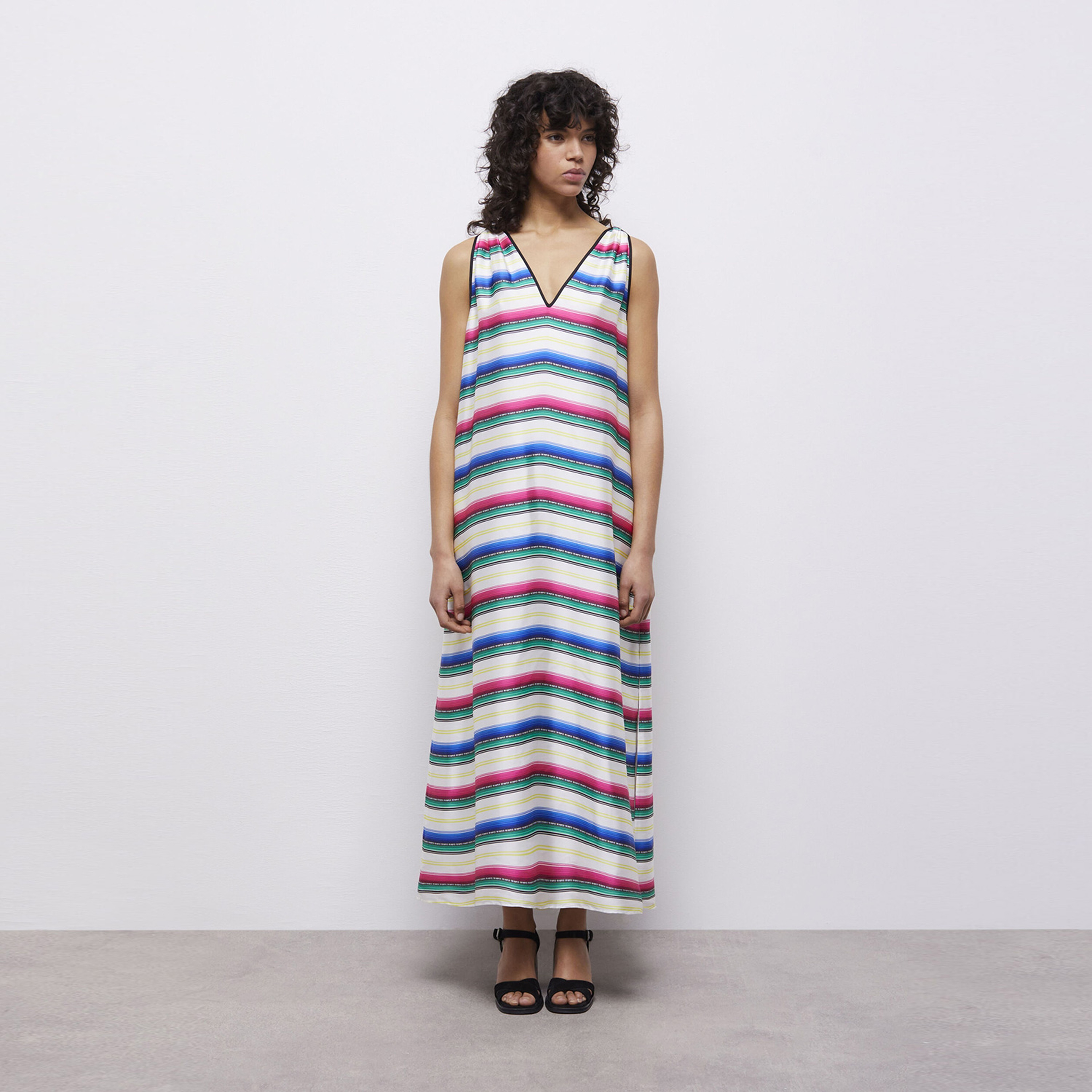 KADIN ÇİZGİLİ RENKLİ UZUN ELBİSE