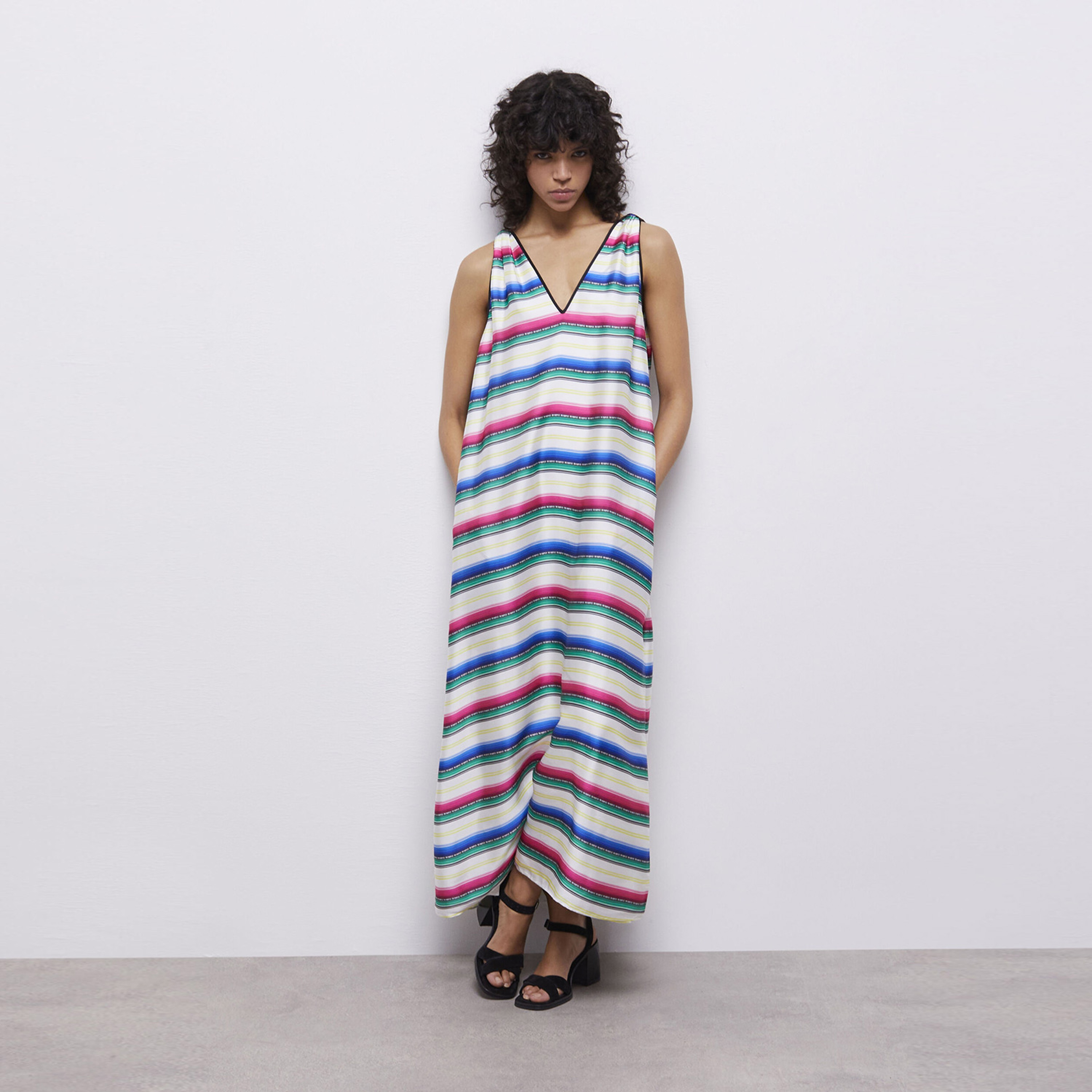 KADIN ÇİZGİLİ RENKLİ UZUN ELBİSE