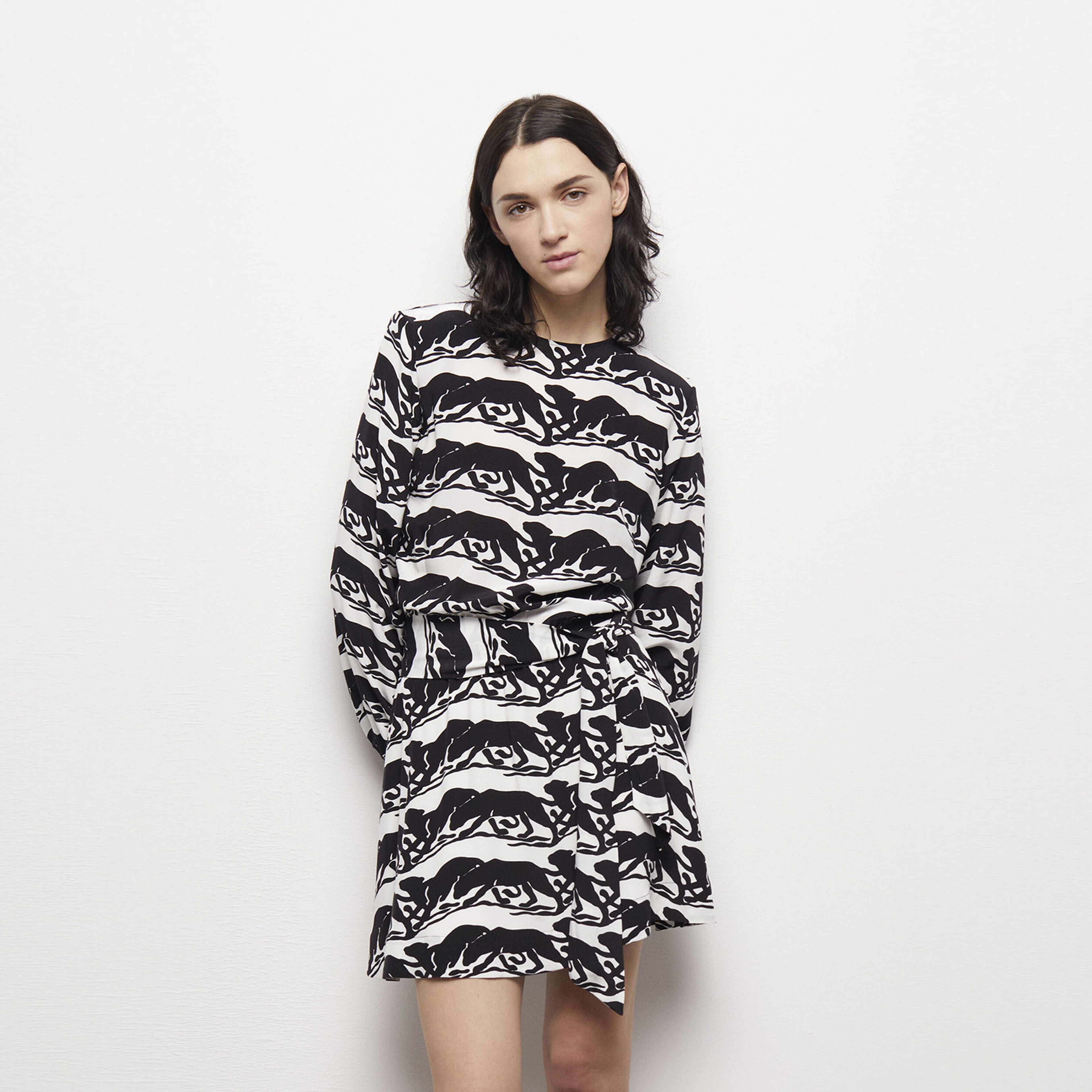 KADIN DESENLİ SİYAH MİNİ ELBİSE