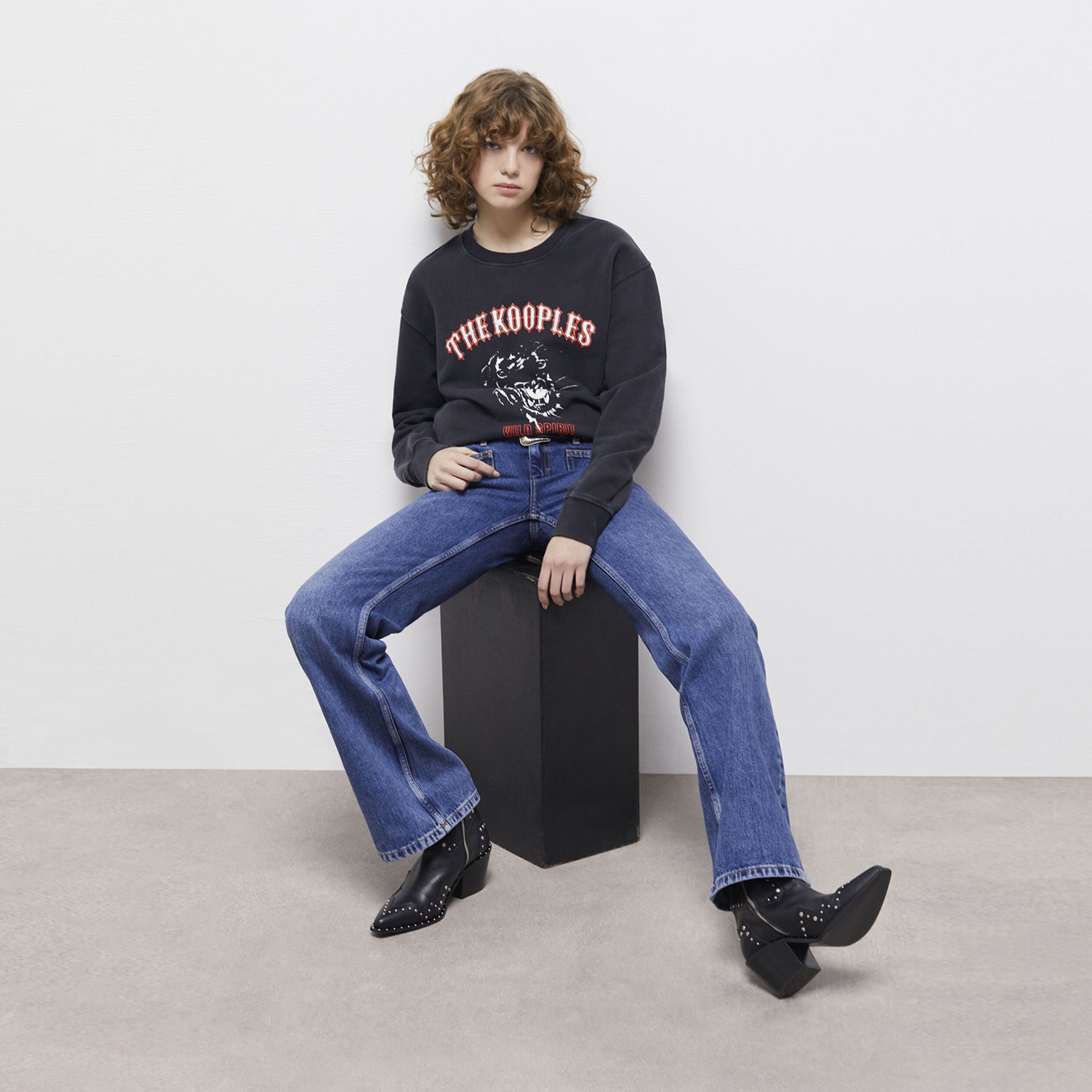 KADIN BASKILI SİYAH SWEATSHIRT