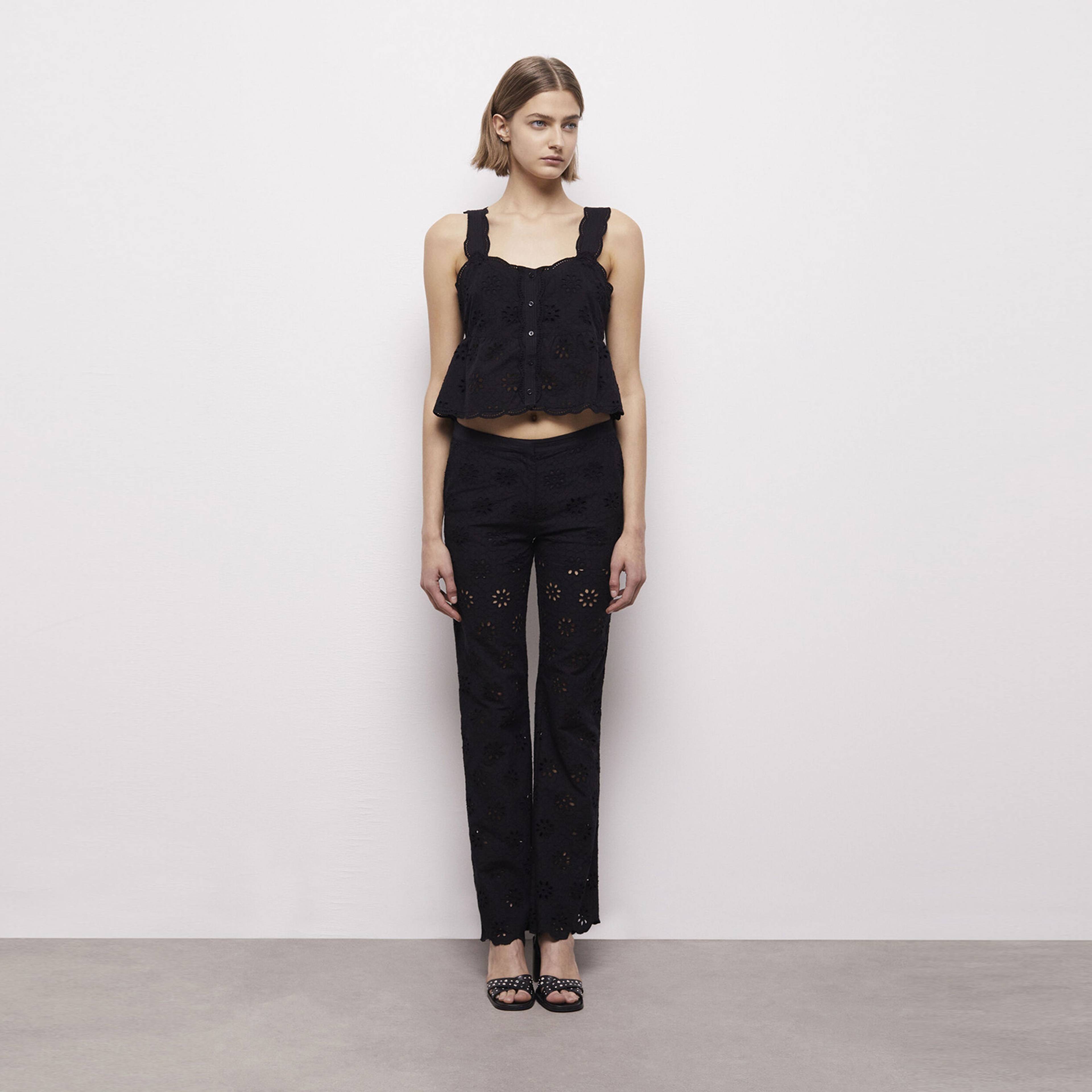 KADIN İŞLEMELİ SİYAH PANTOLON