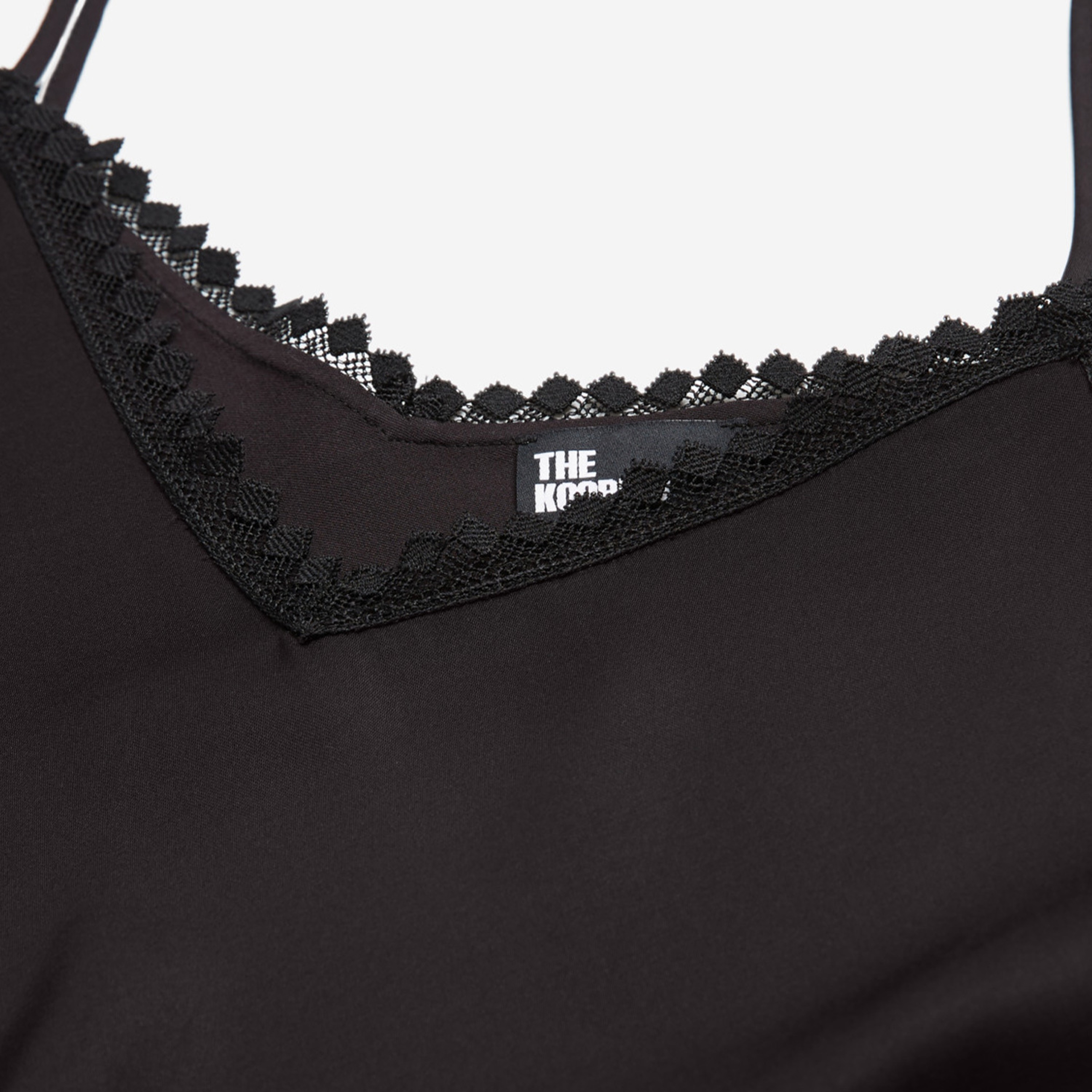 KADIN SİYAH ASKILI BLUZ