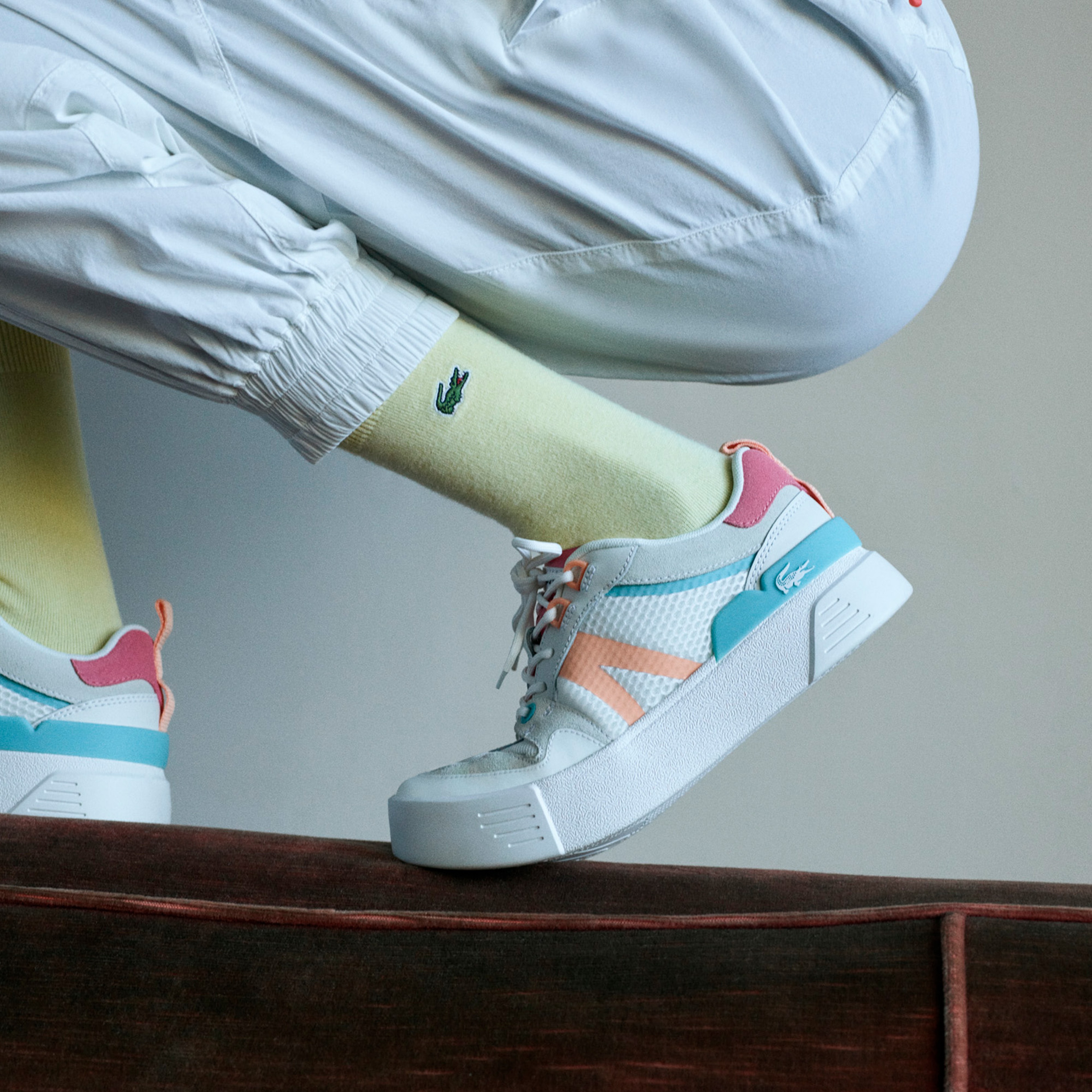 L002 Kadın Krem Sneaker
