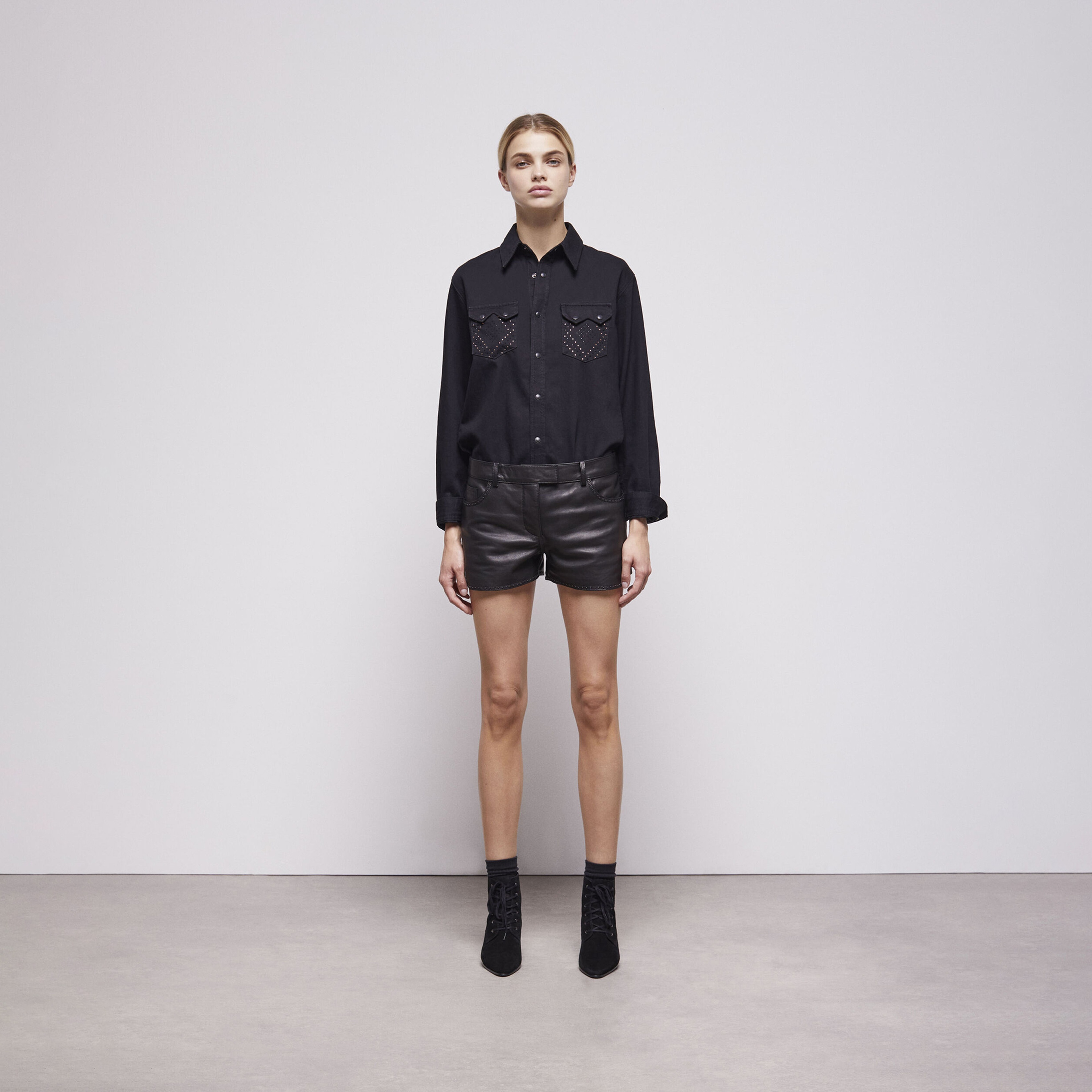 KADIN SİYAH DERİ MİNİ ŞORT