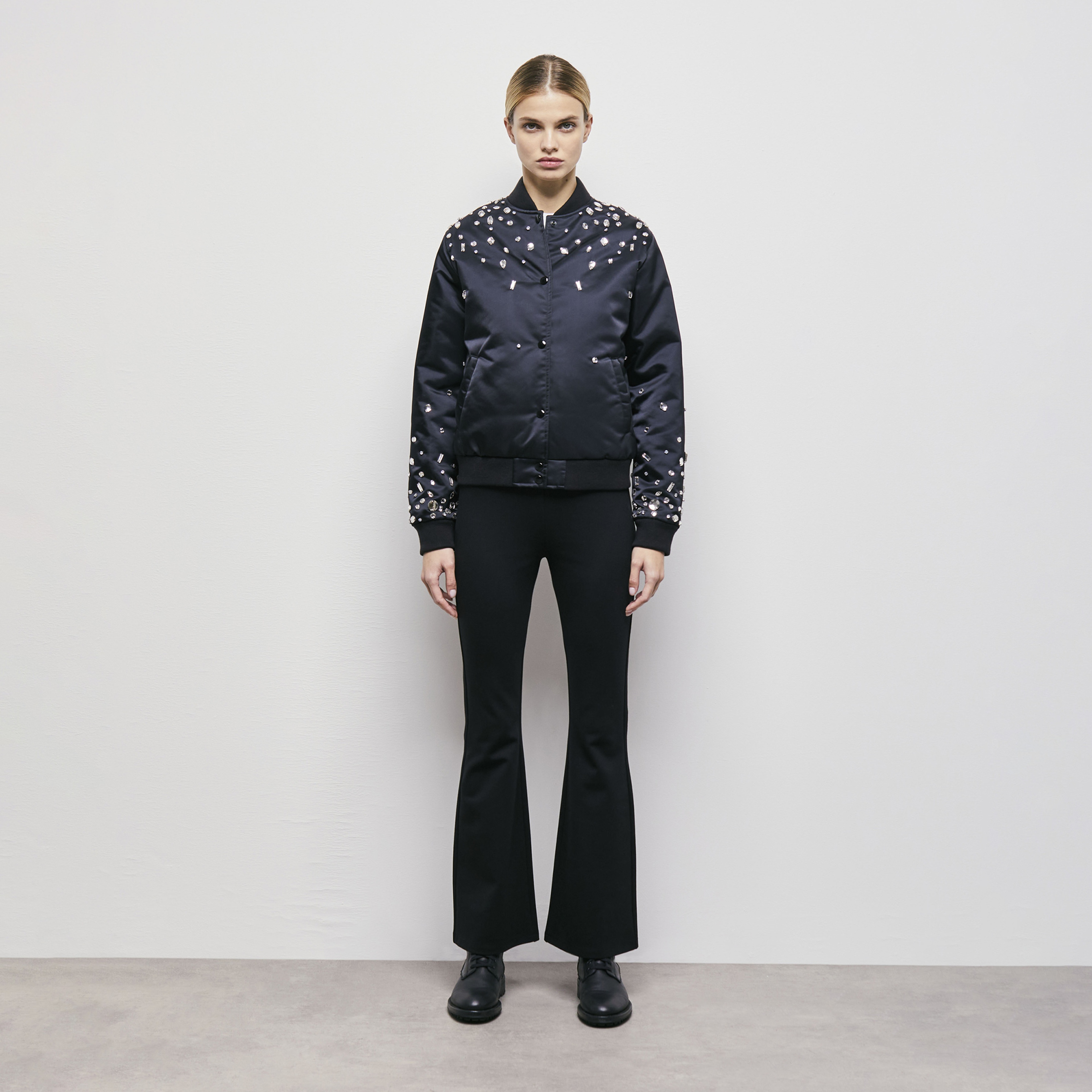 KADIN TAŞLI SİYAH BOMBER CEKET