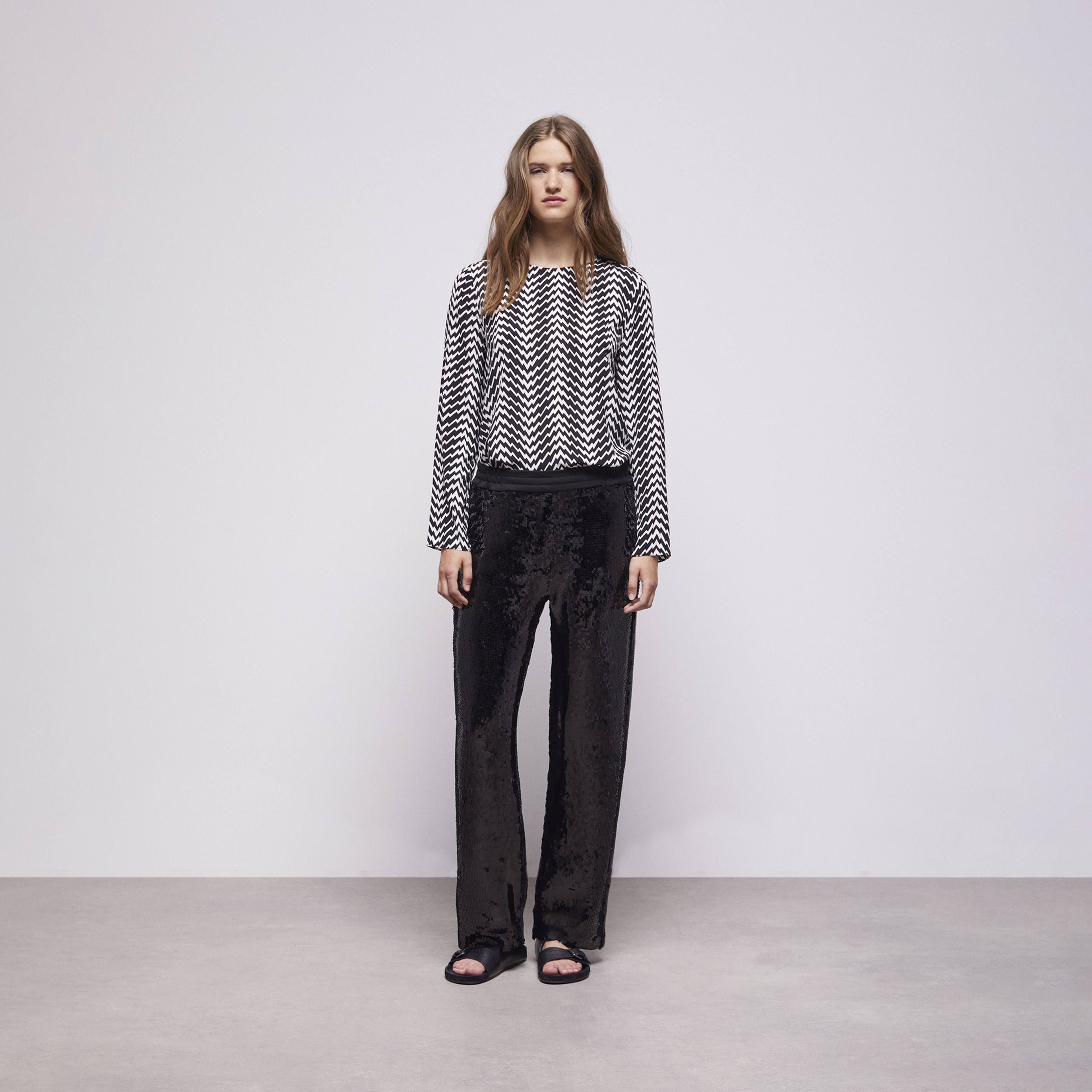 KADIN PULLU SİYAH PANTOLON