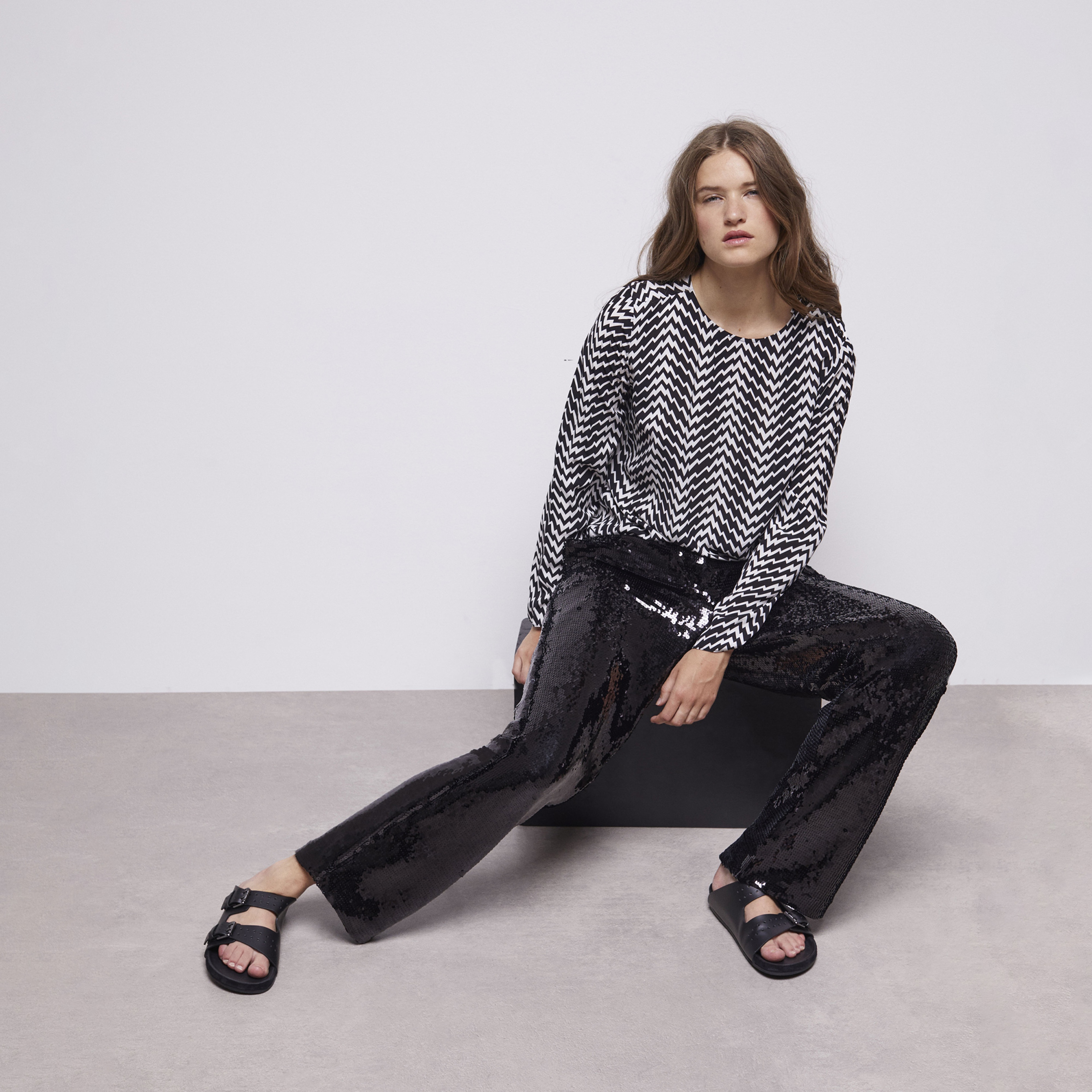 KADIN PULLU SİYAH PANTOLON