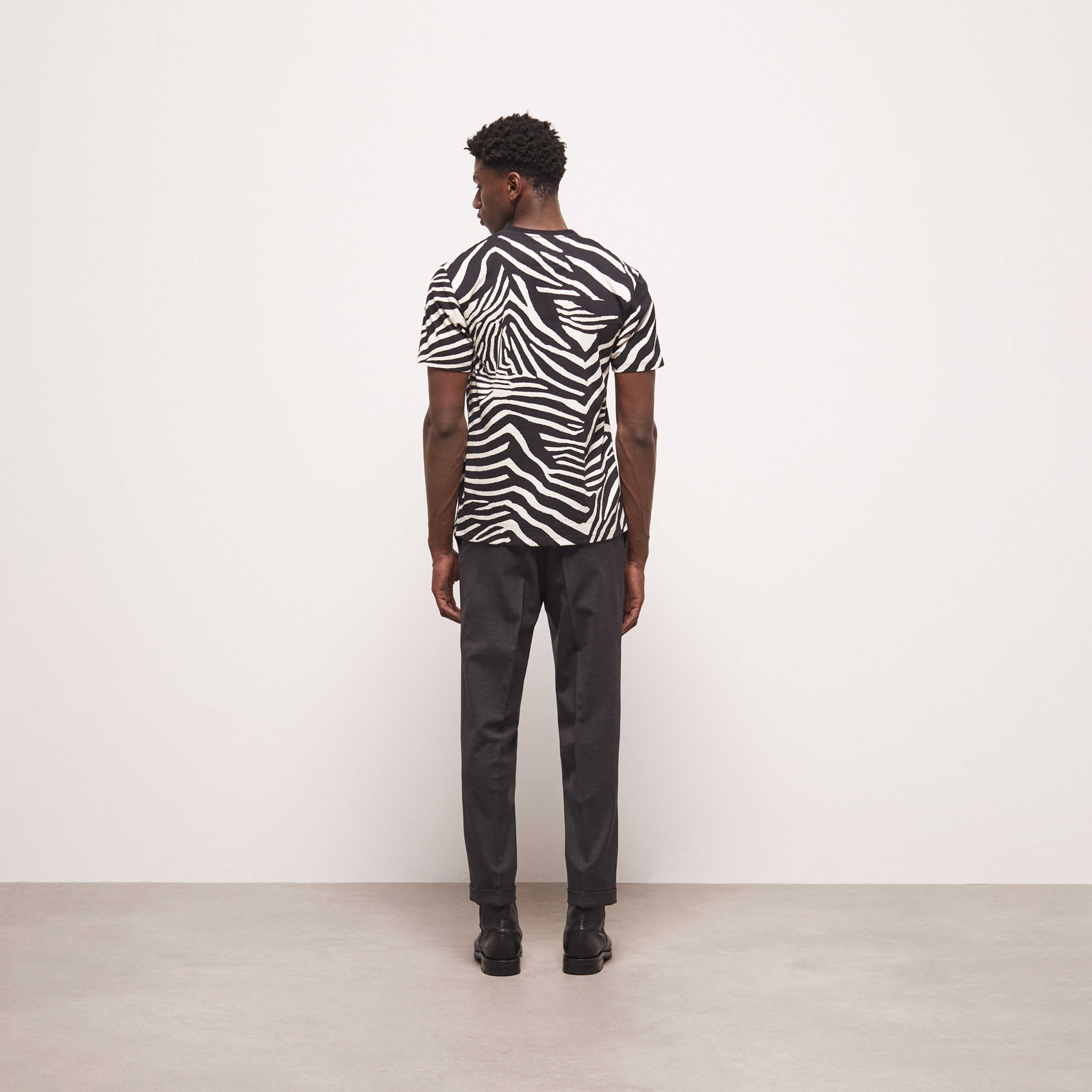 ERKEK ZEBRA DESENLİ SİYAH T-SHIRT