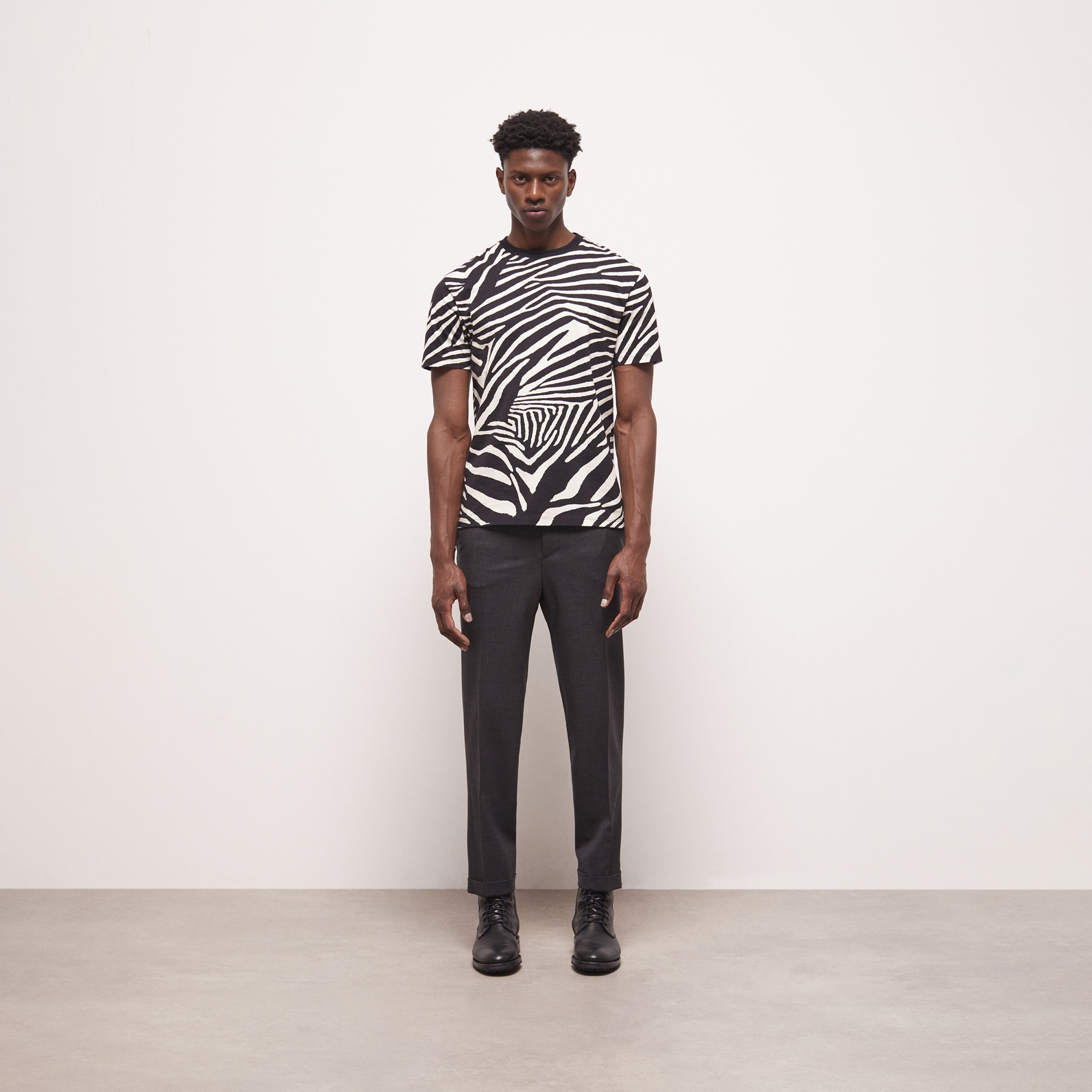 ERKEK ZEBRA DESENLİ SİYAH T-SHIRT