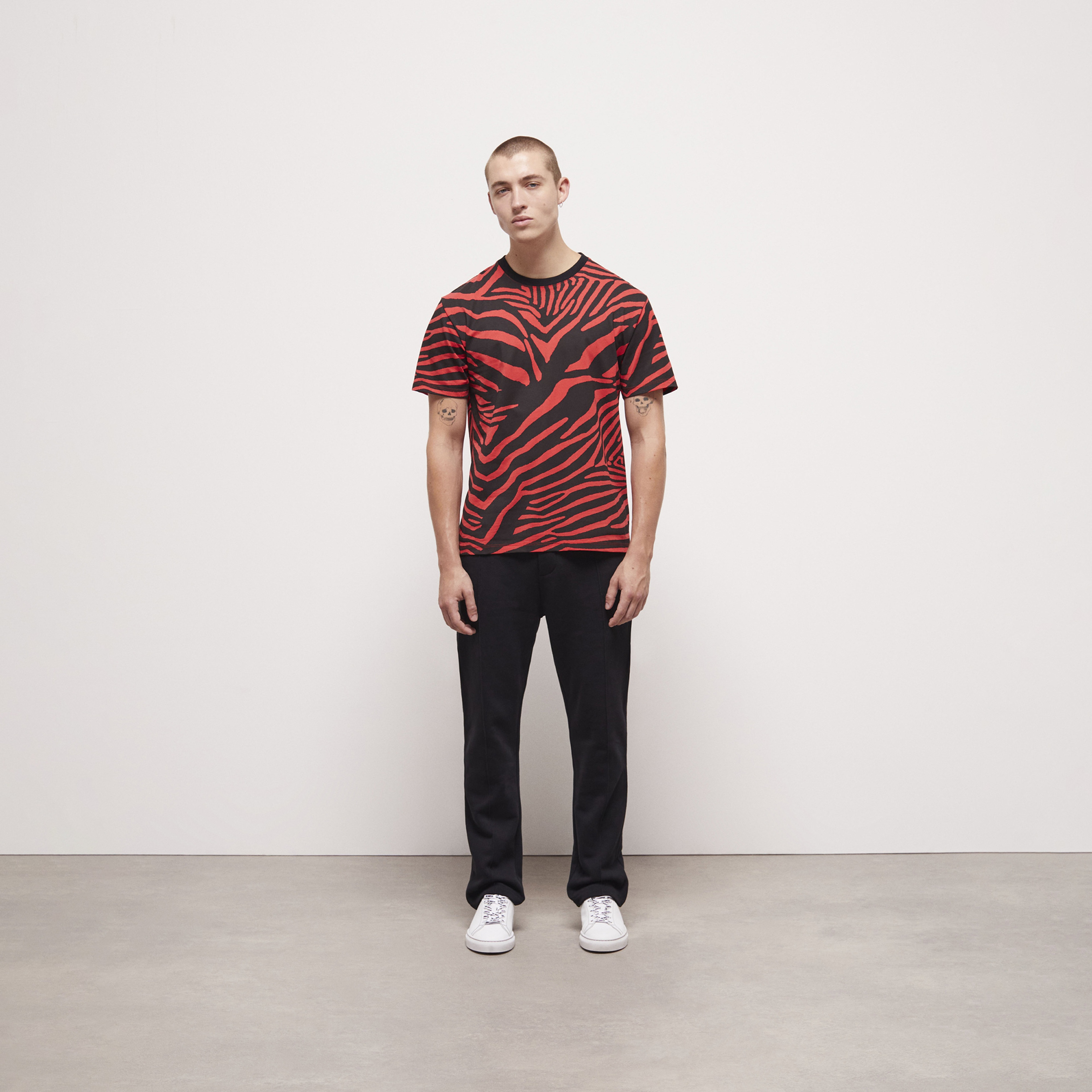 ERKEK ZEBRA DESENLİ KIRMIZI T-SHIRT