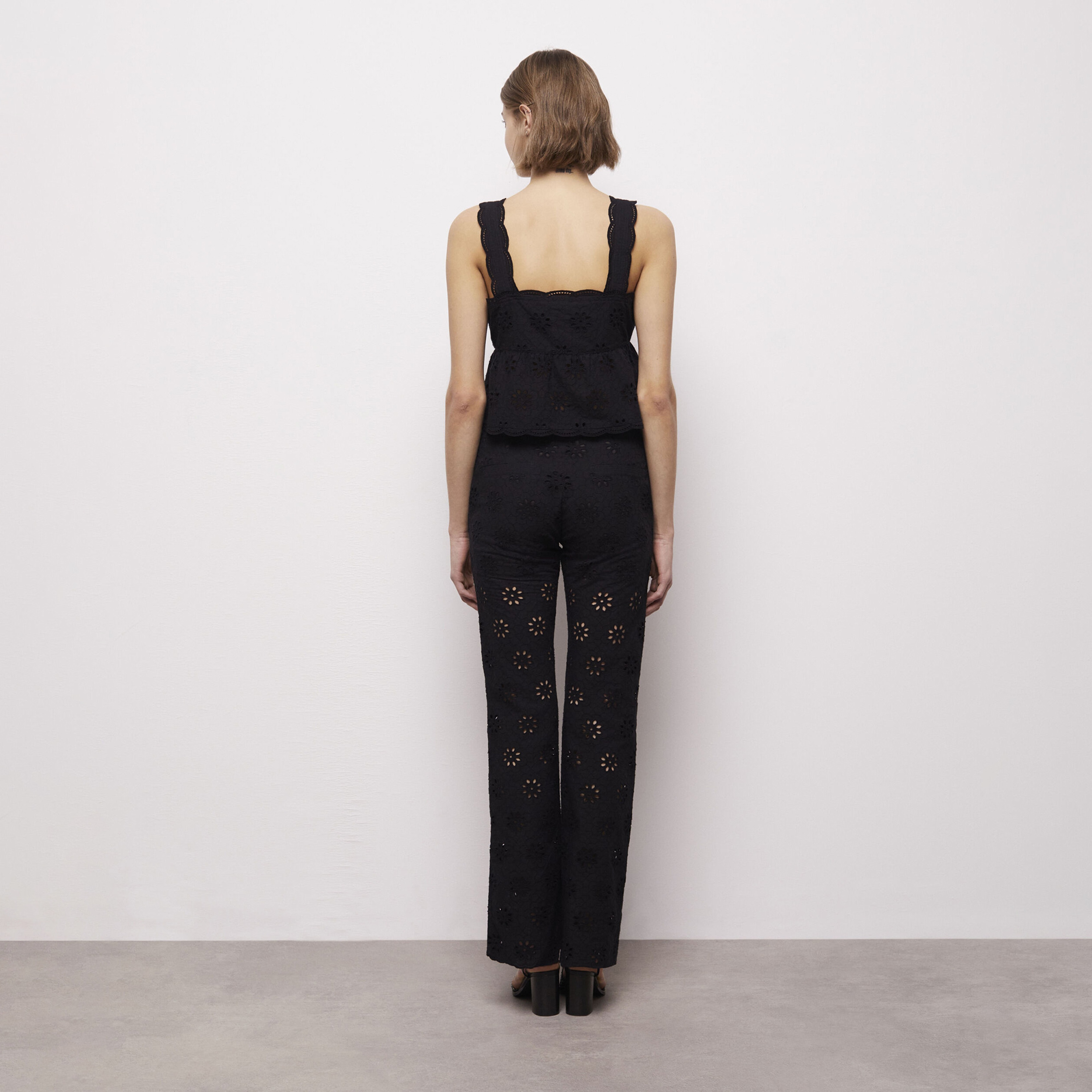 KADIN İŞLEMELİ SİYAH C BLUZ