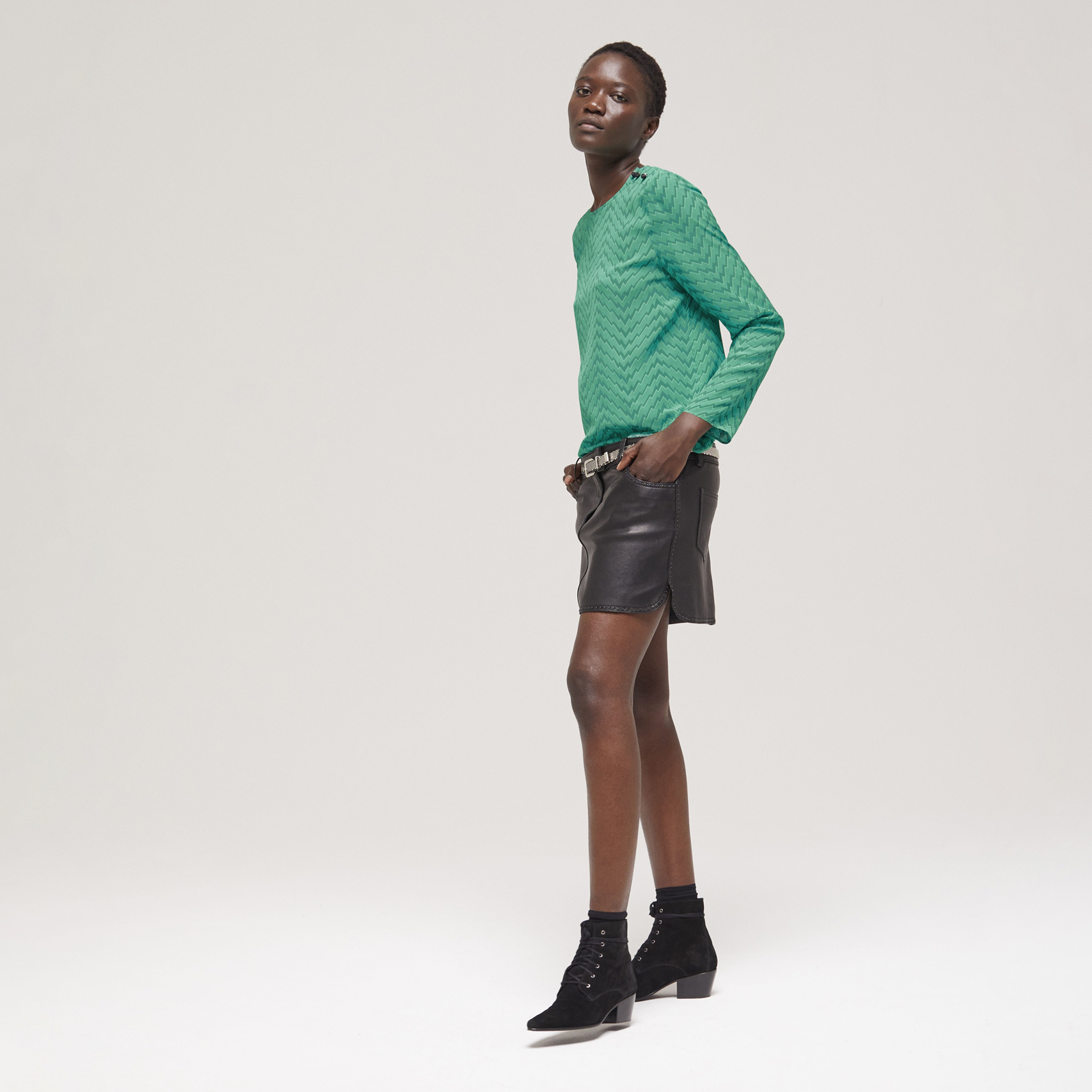 KADIN DESENLİ YEŞİL BLUZ