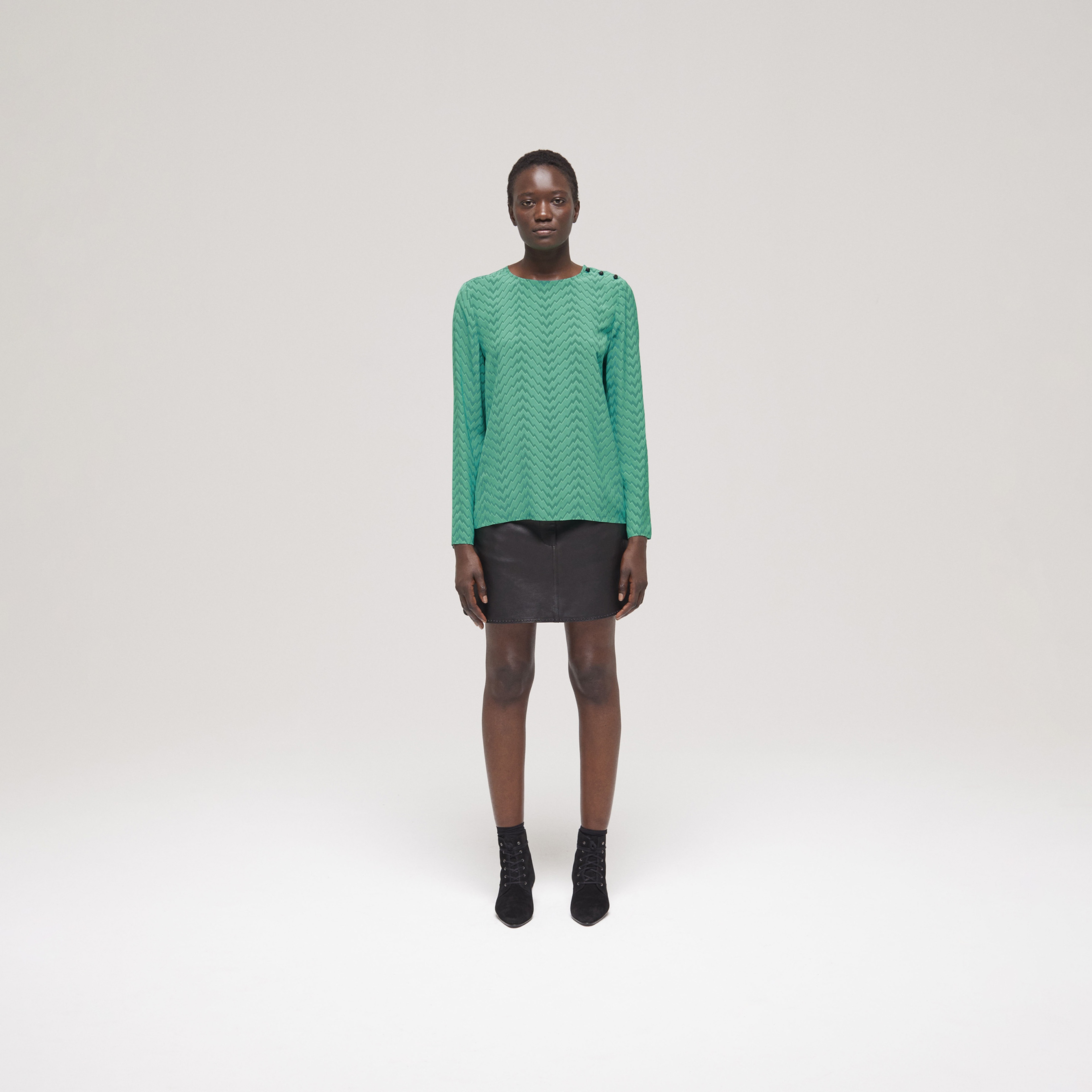 KADIN DESENLİ YEŞİL BLUZ