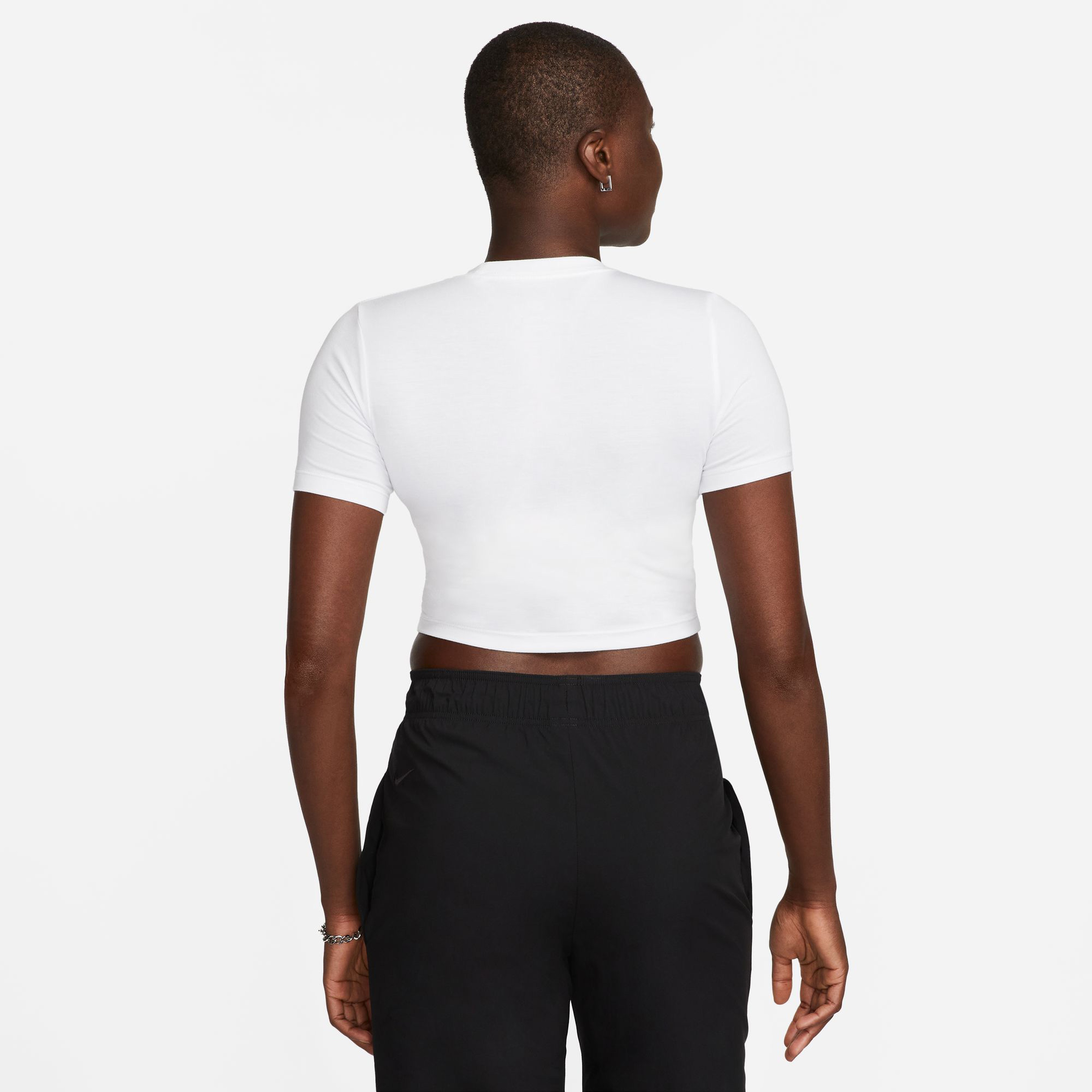 Nike Sportswear Essential Slim-Fit Kadın Beyaz Crop T-Shirt
