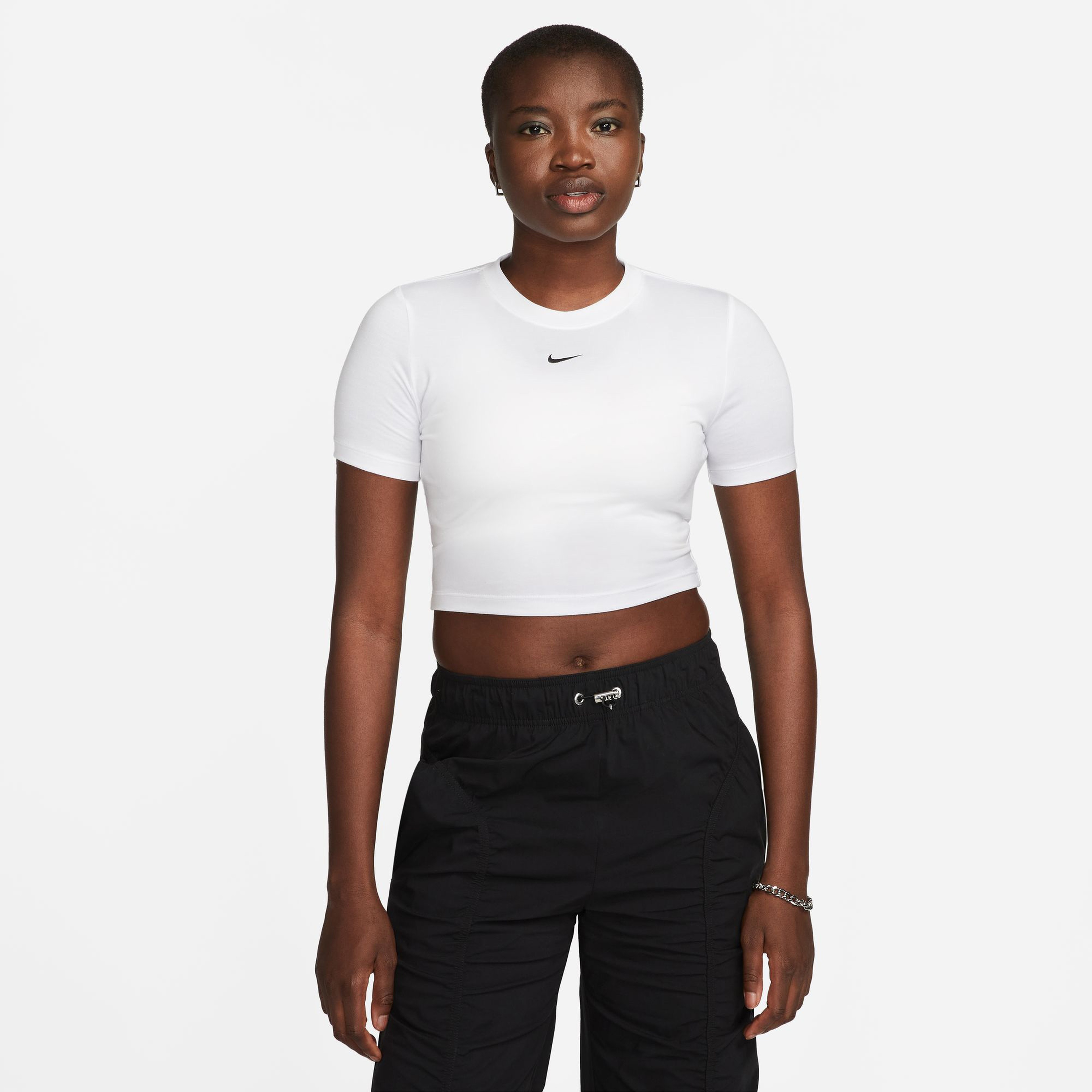 Nike Sportswear Essential Slim-Fit Kadın Beyaz Crop T-Shirt