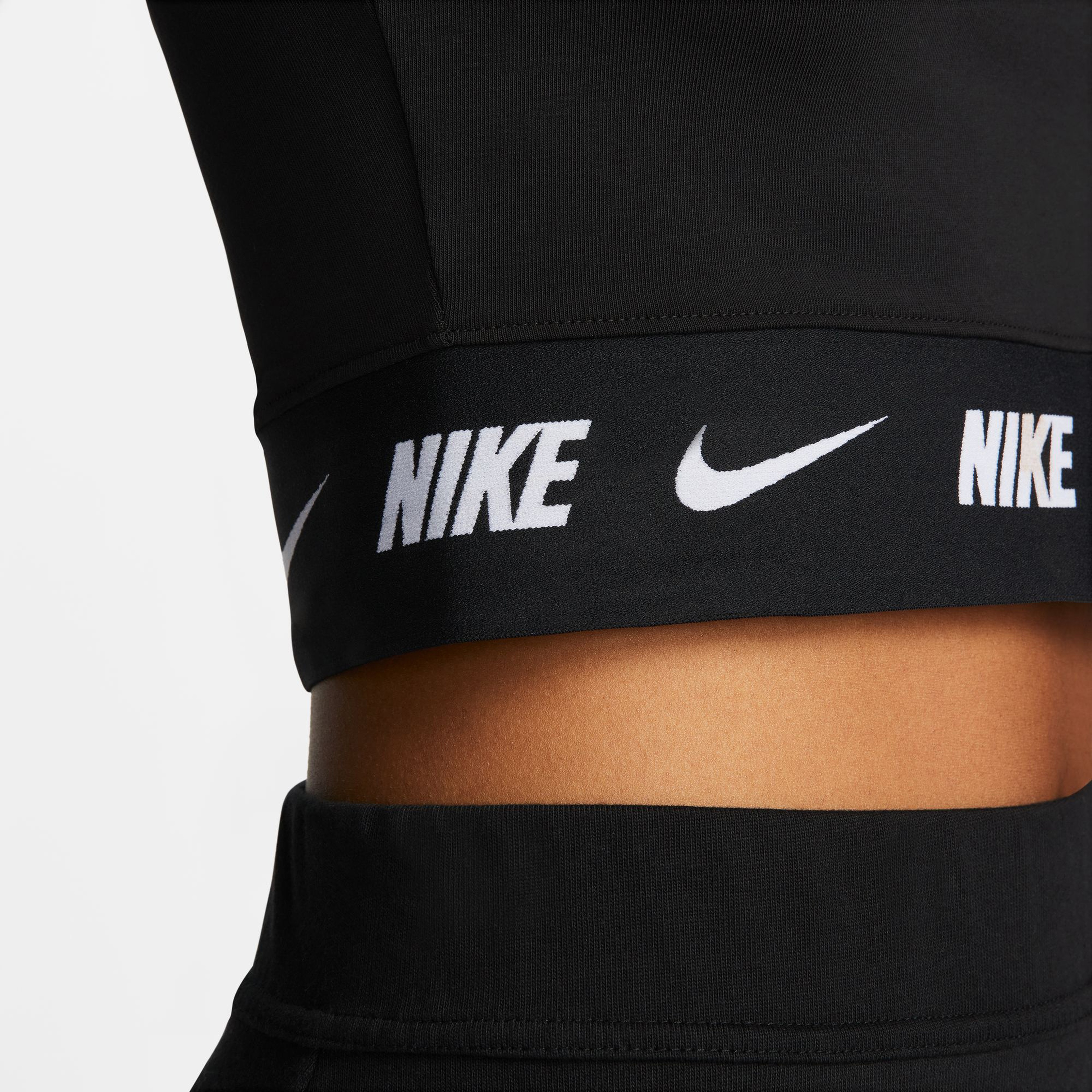 Nike Sportswear Kadın Siyah Crop T-Shirt