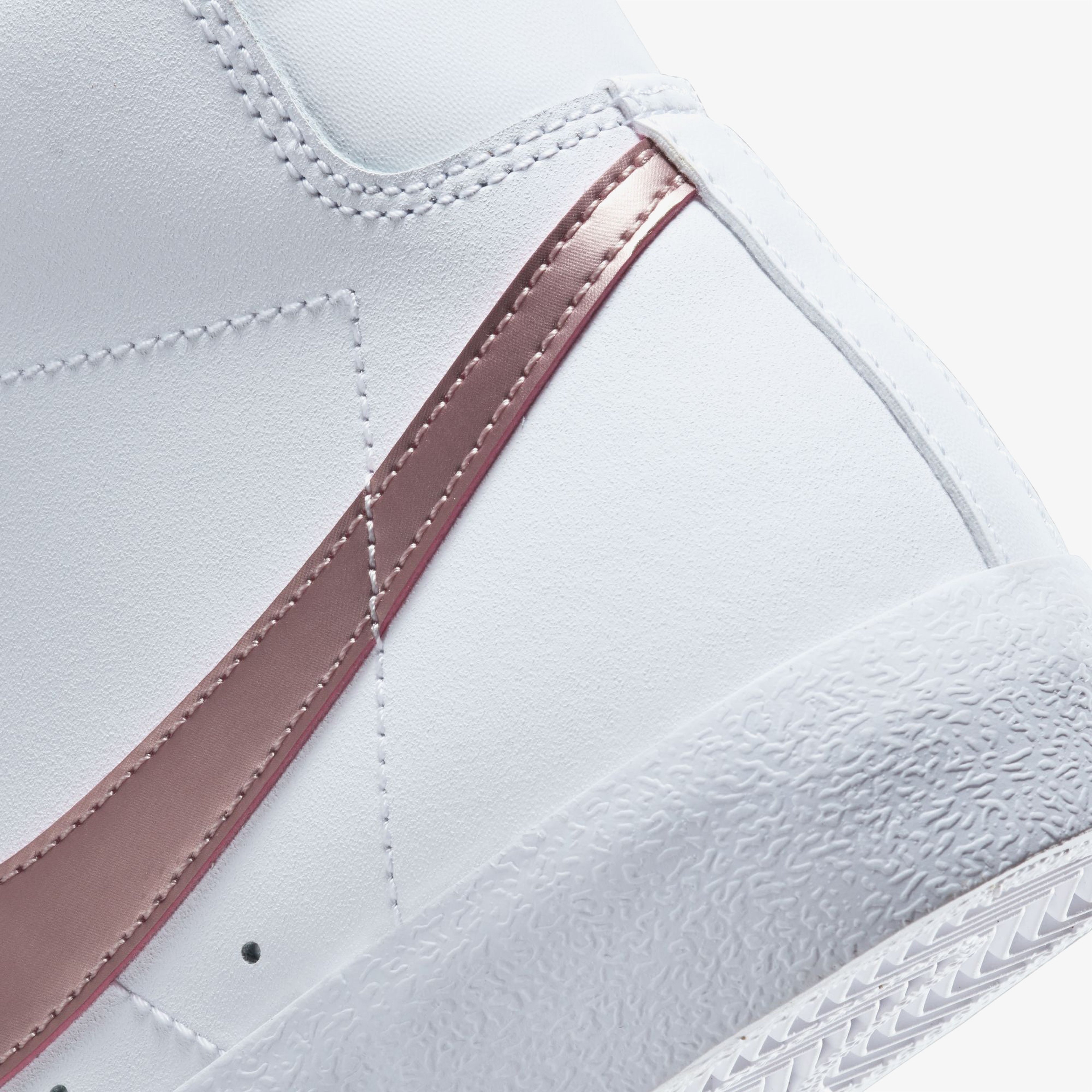 Nike Blazer Mid '77 Kadın Beyaz Spor Ayakkabı