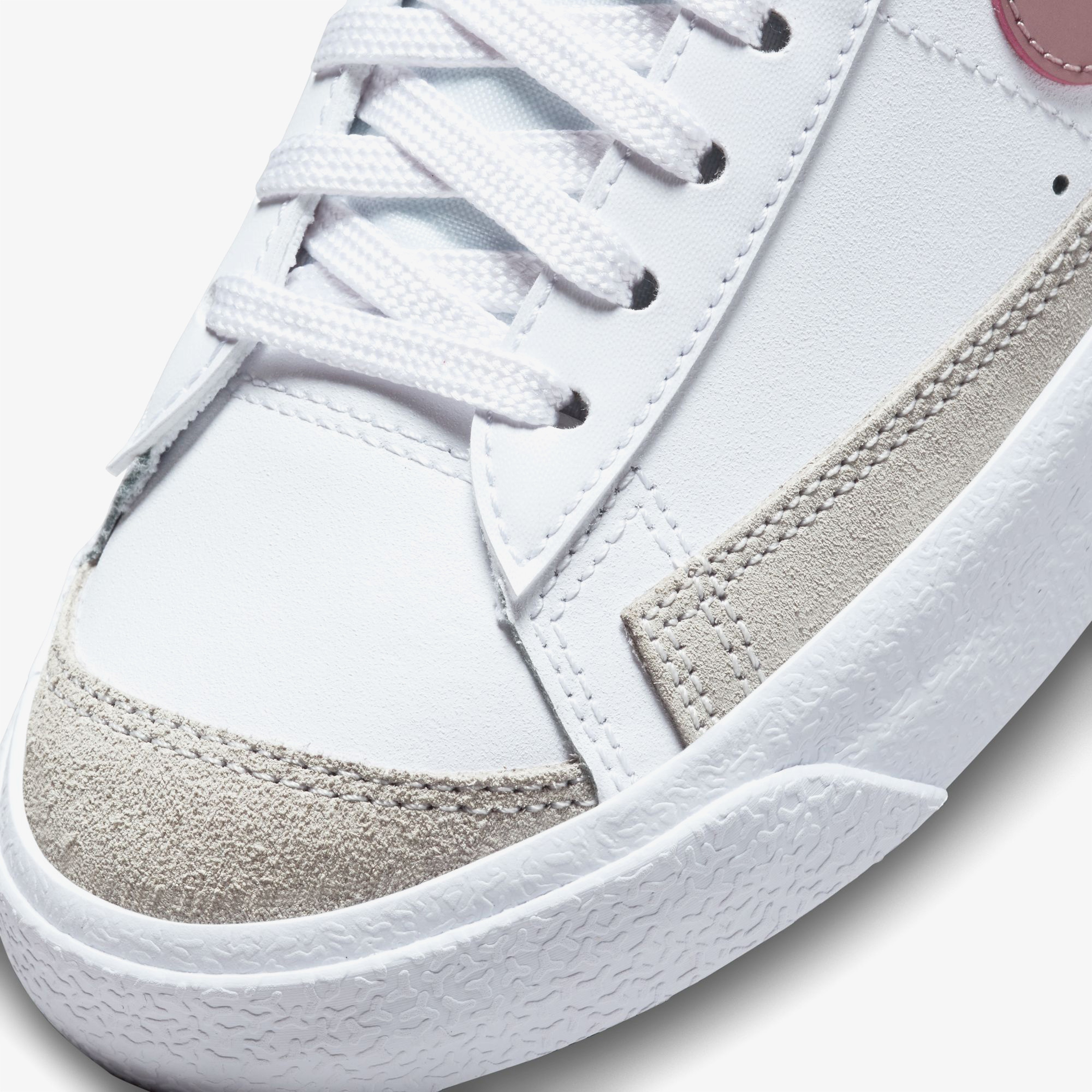 Nike Blazer Mid '77 Kadın Beyaz Spor Ayakkabı