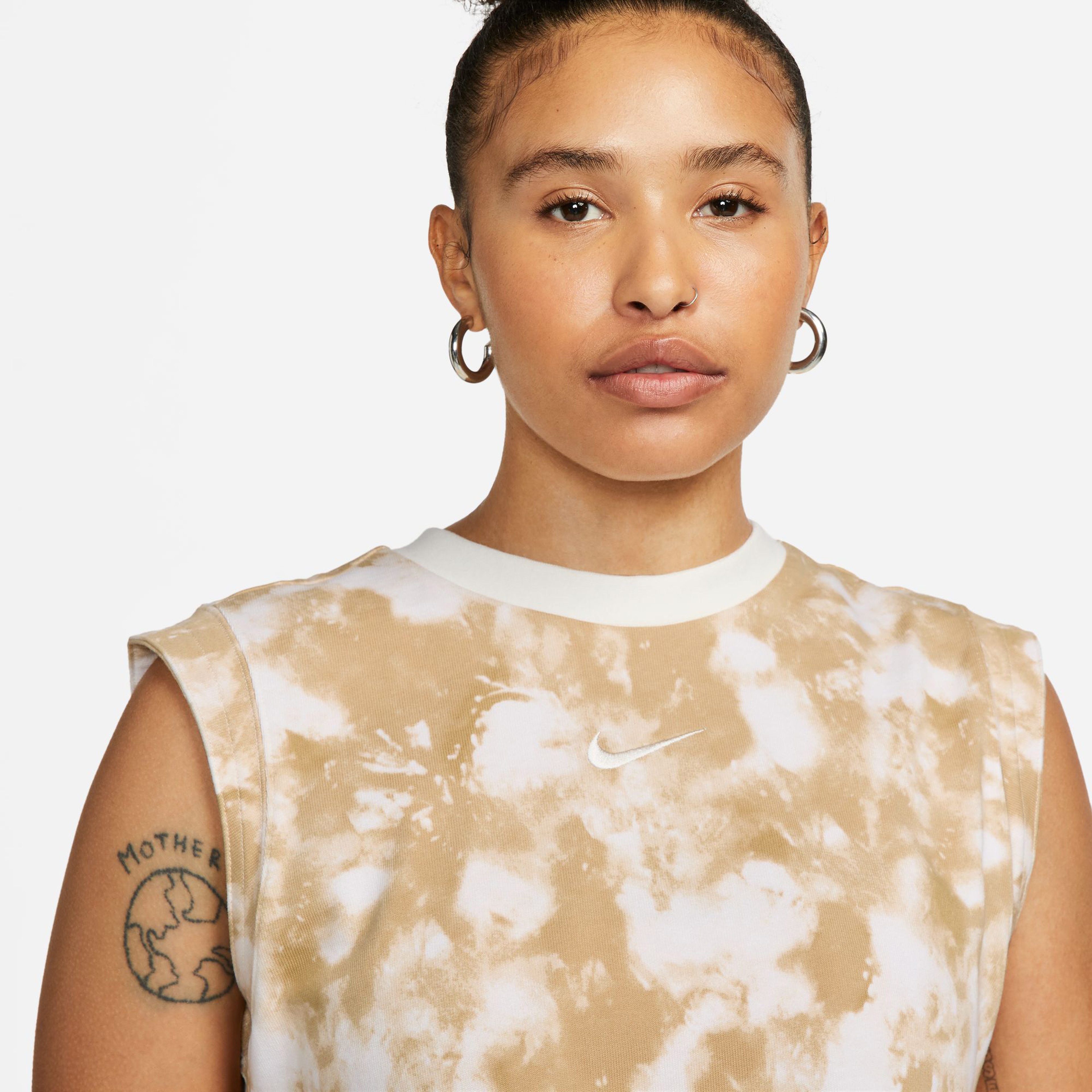 Nike Sportswear Kadın Bej Kolsuz Crop T-Shirt