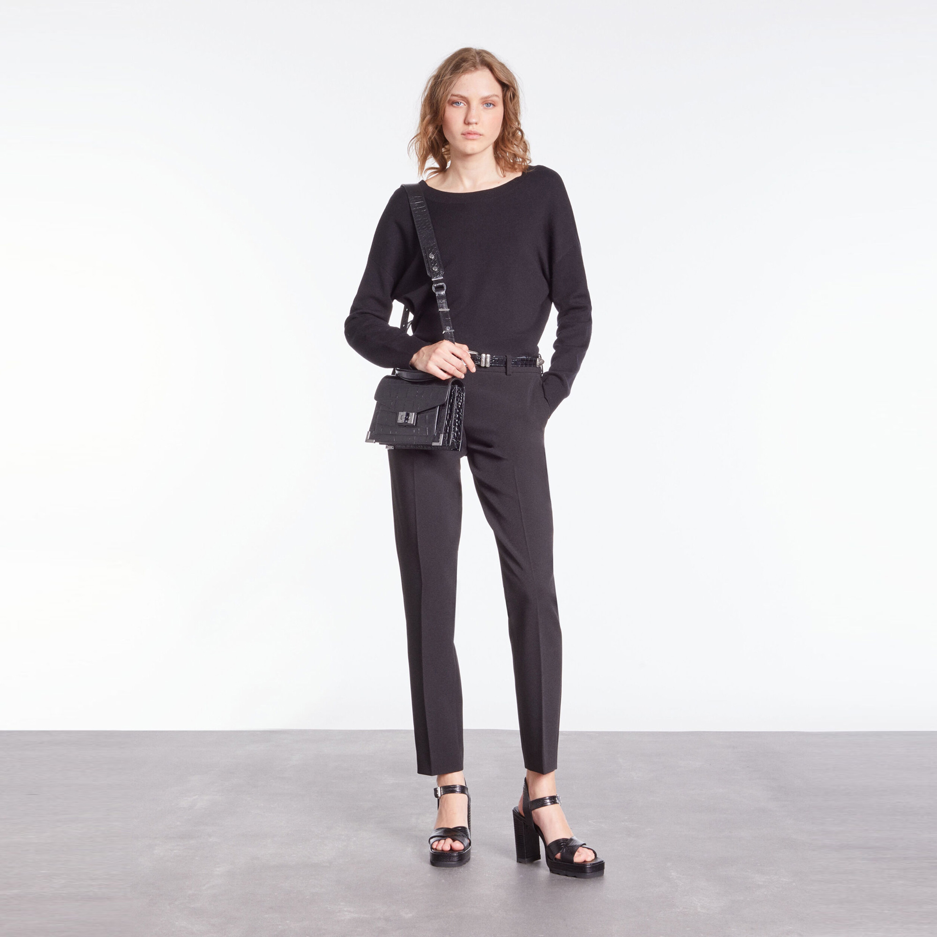 KADIN STRAIGHT FIT BİSİKLET YAKA SİYAH KAZAK