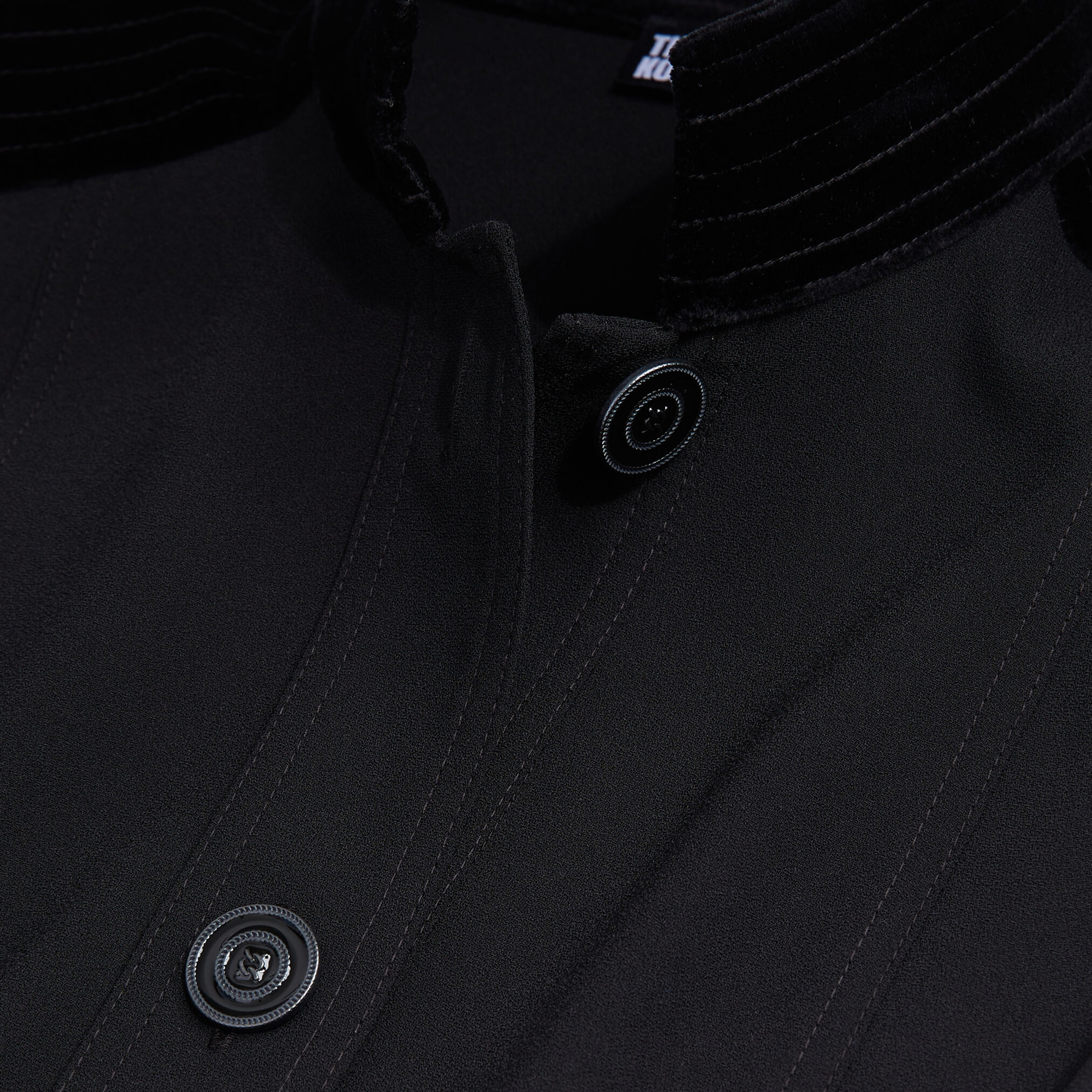 KADIN DÜĞMELİ UZUN KOLLU DİK YAKA SİYAH ELBİSE