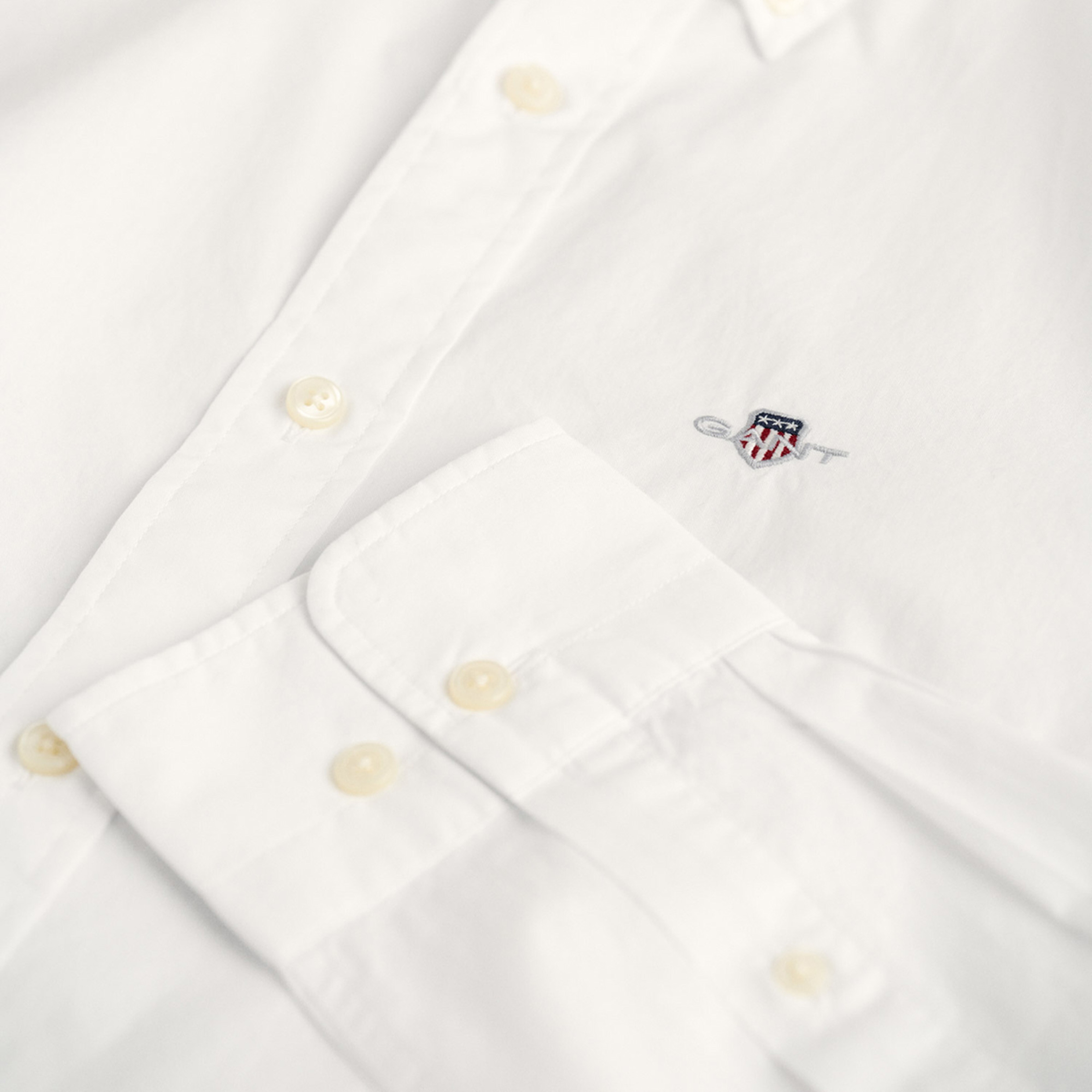 GANT Erkek Beyaz Slim Fit Düğmeli Yaka Broadcloth Gömlek