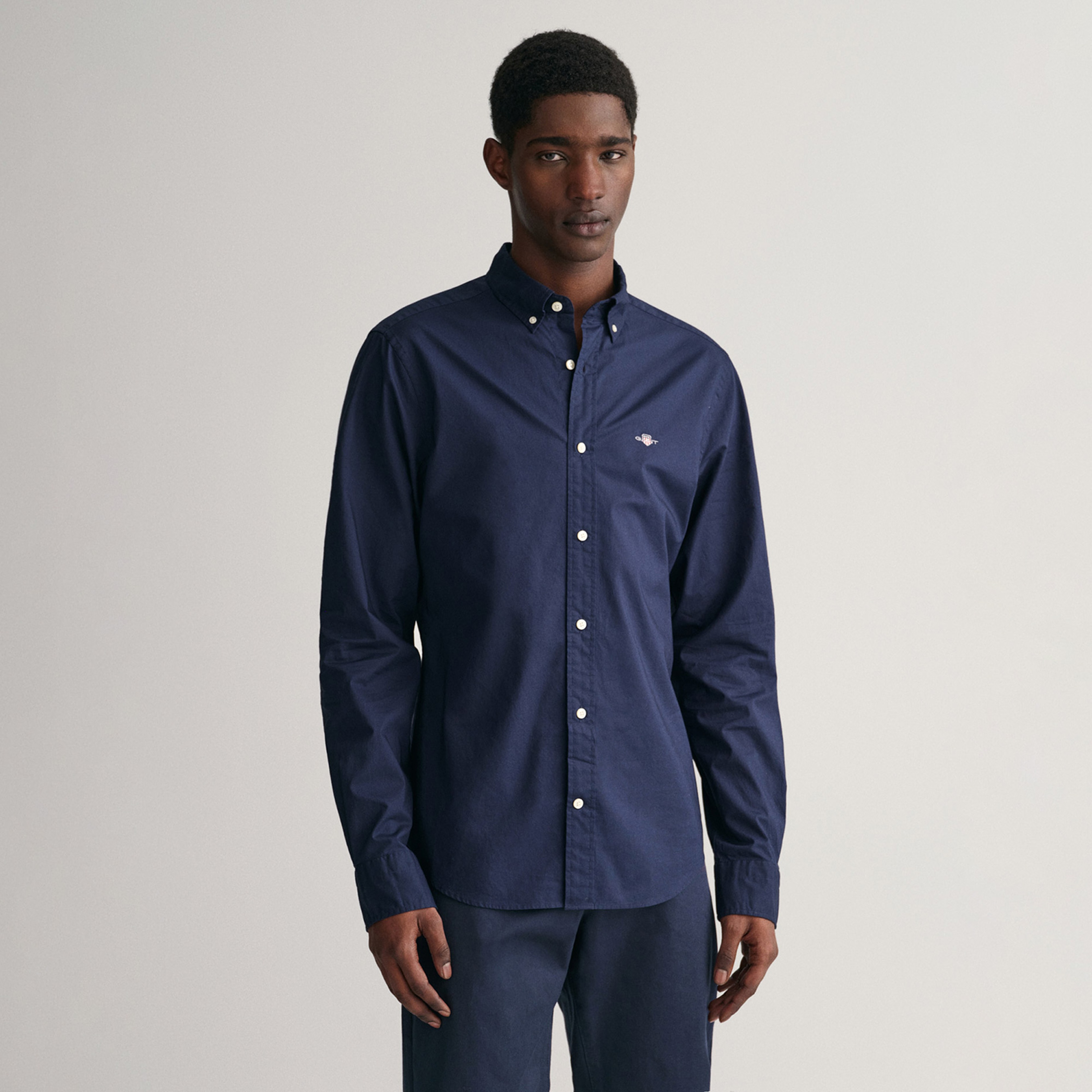 GANT Erkek Lacivert Slim Fit Düğmeli Yaka Broadcloth Gömlek