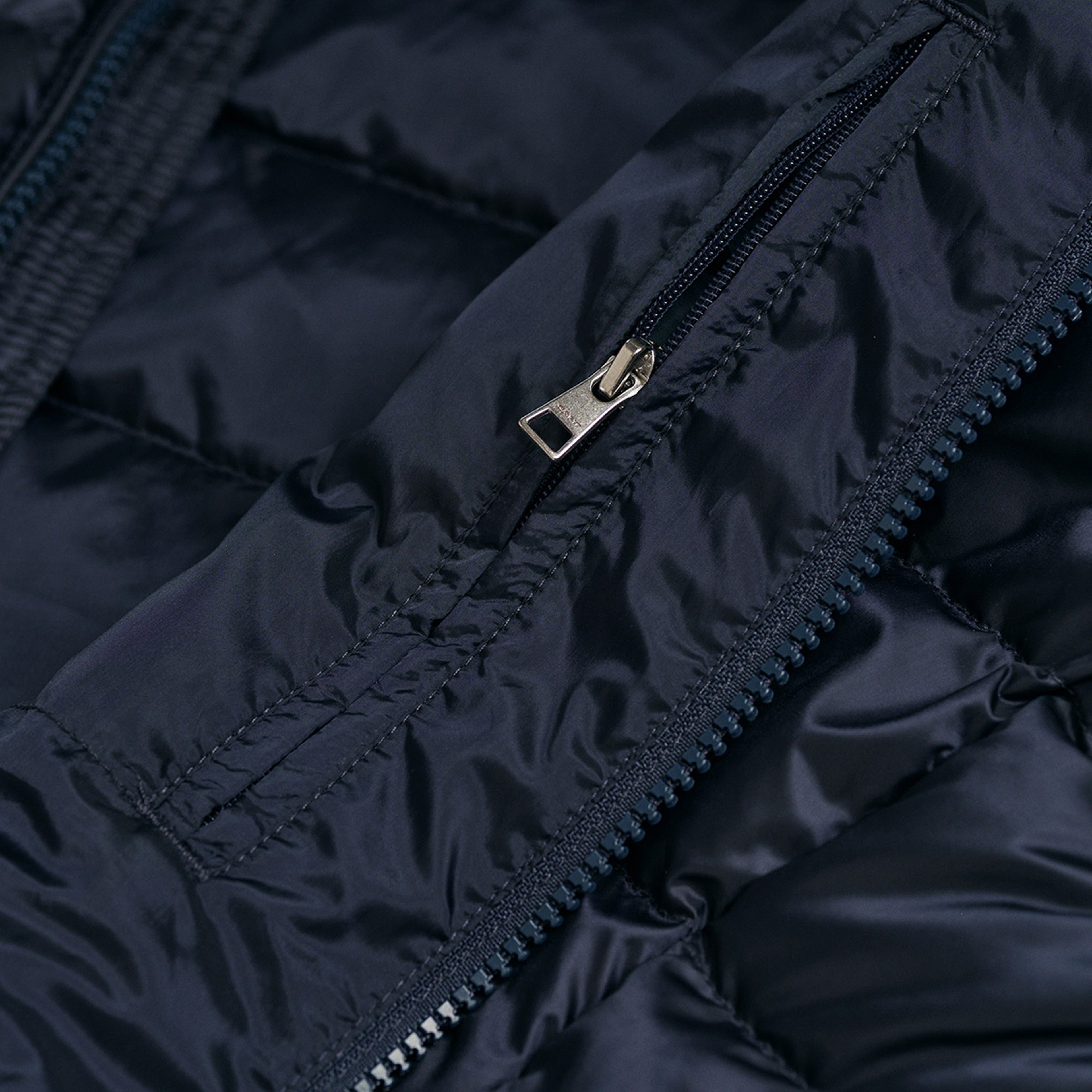 GANT Erkek Lacivert Dik Yaka Kapitone Mont