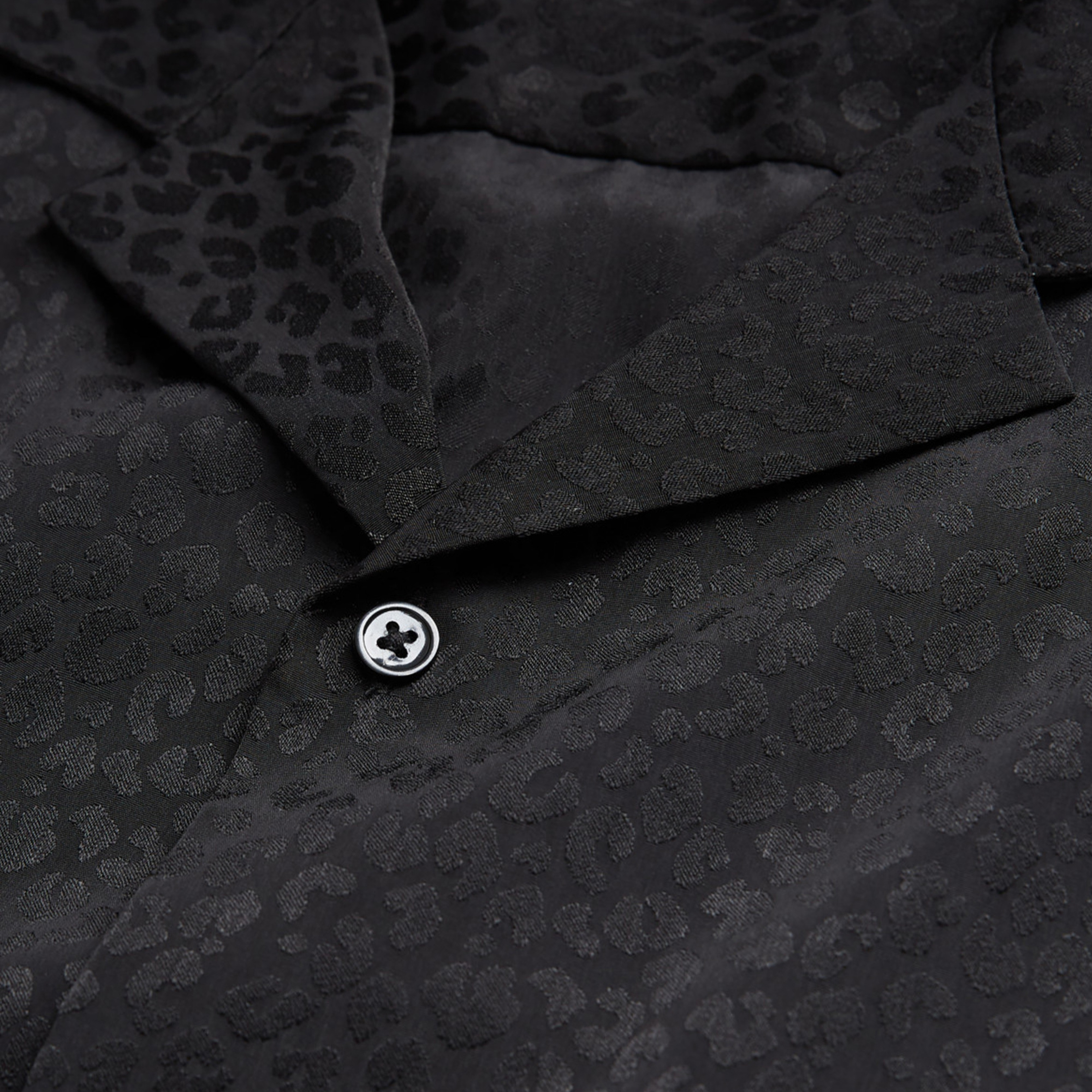 ERKEK LEOPAR BASKILI SİYAH GÖMLEK