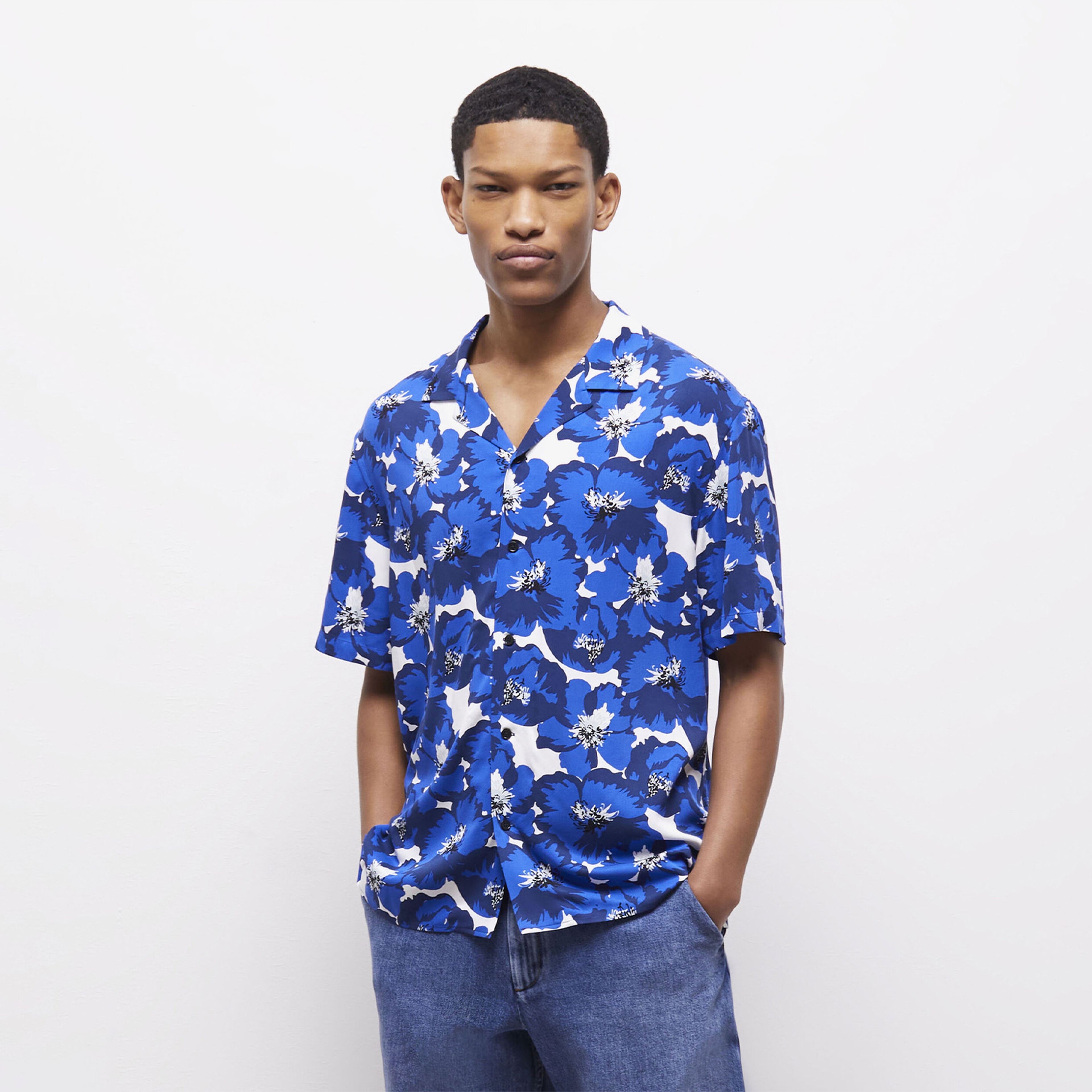 ERKEK ÇİÇEK DESENLİ MAVİ GÖMLEK