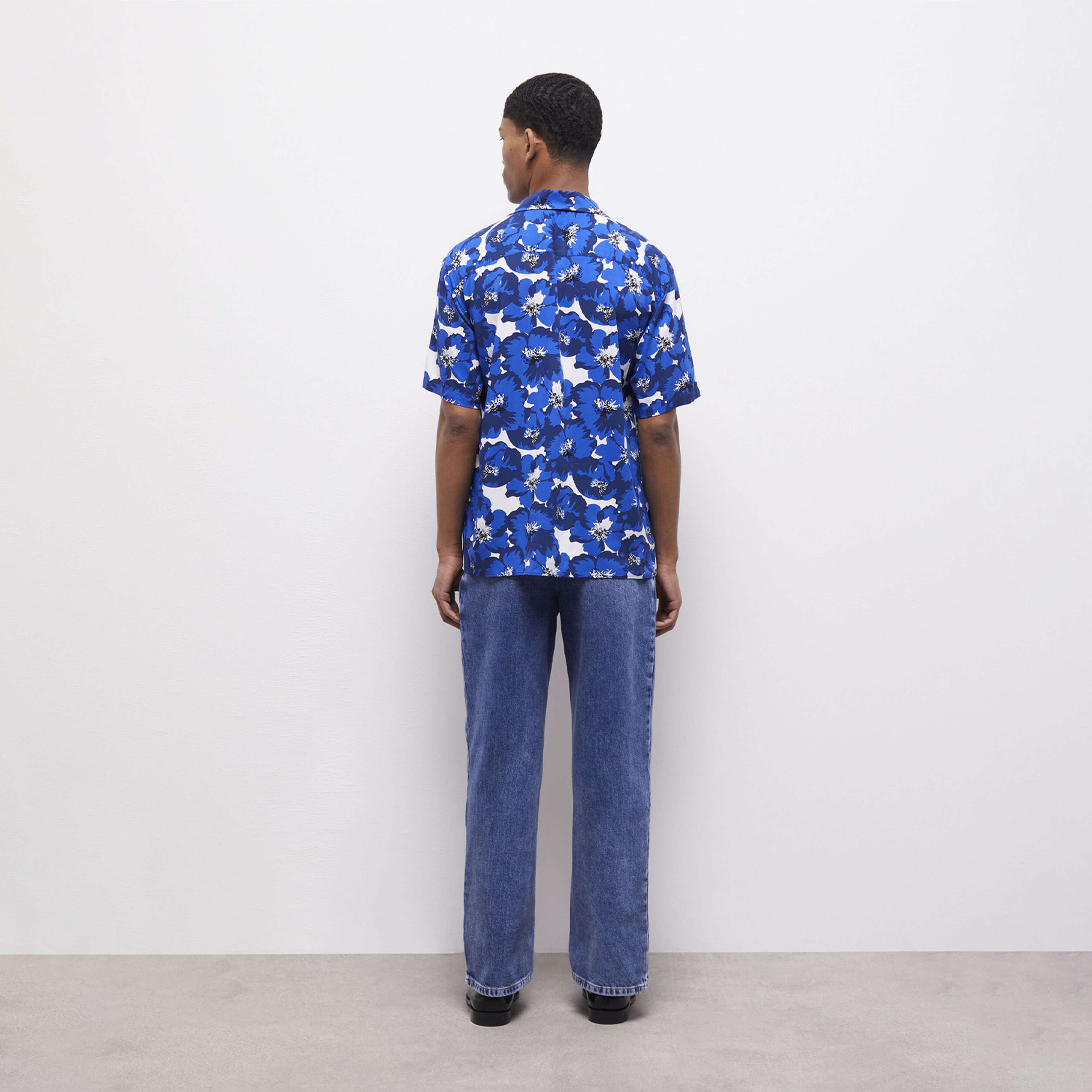 ERKEK ÇİÇEK DESENLİ MAVİ GÖMLEK