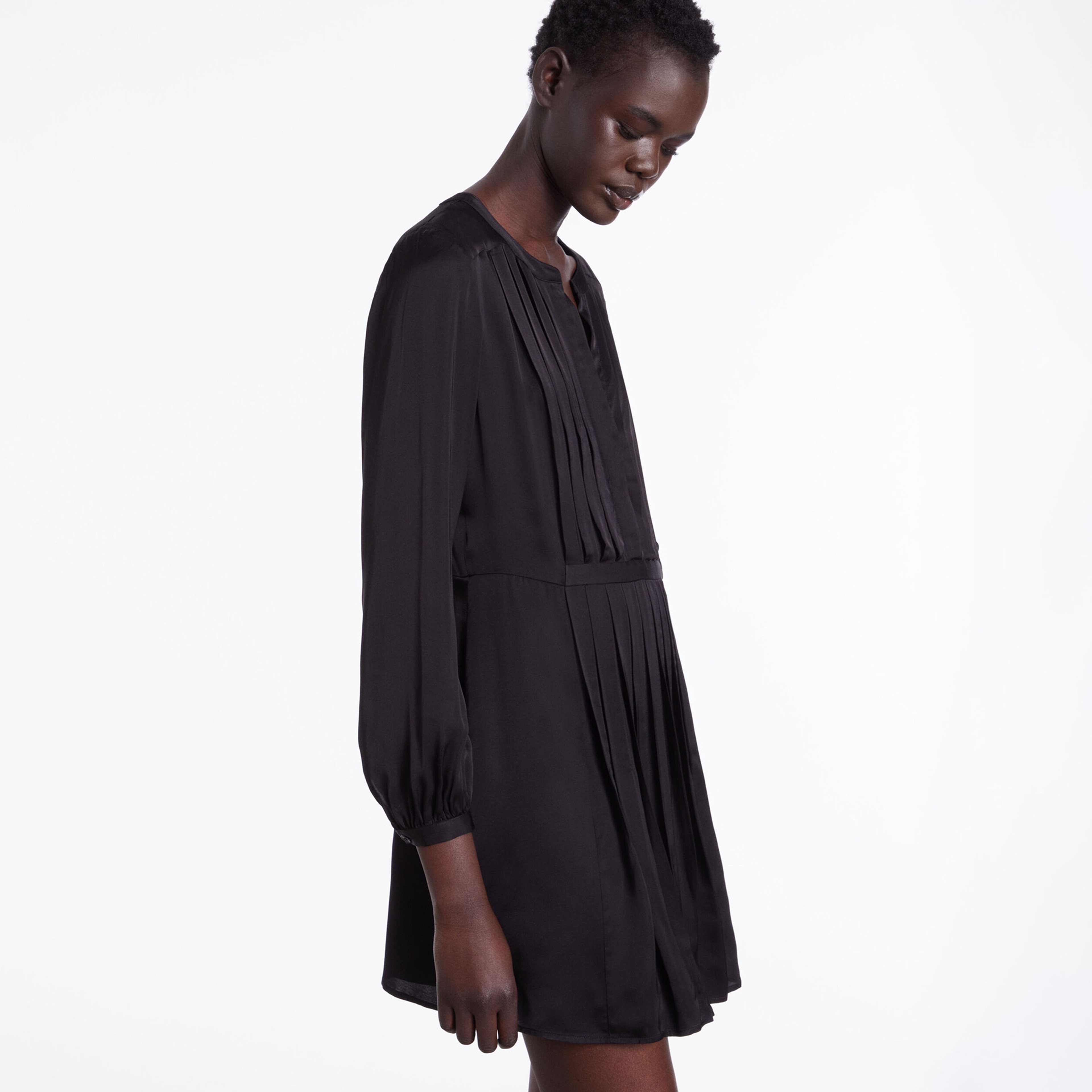 KADIN V YAKA UZUN KOLLU SİYAH ELBİSE