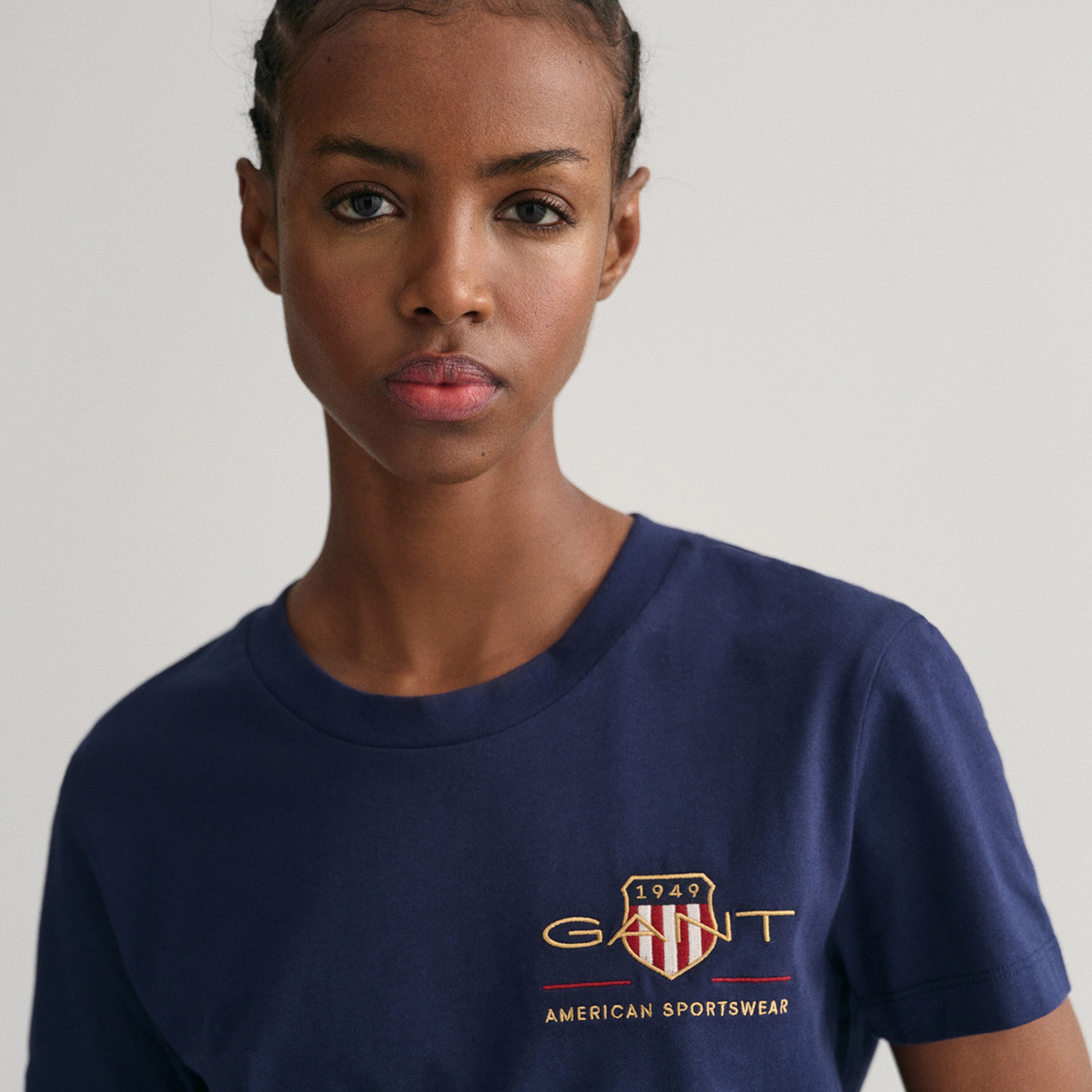 GANT Kadın Lacivert Regular Fit Bisiklet Yaka Logolu T-shirt