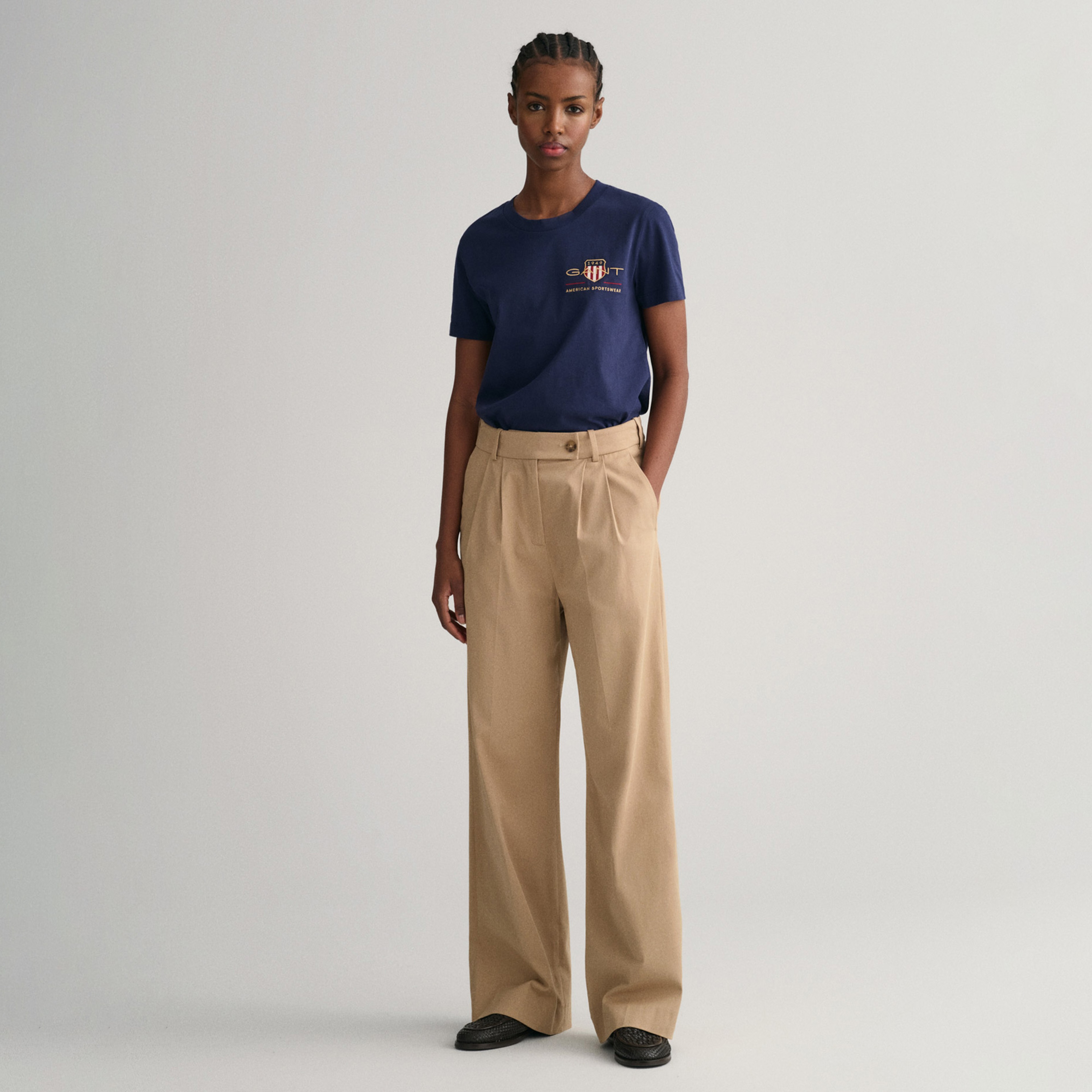 GANT Kadın Lacivert Regular Fit Bisiklet Yaka Logolu T-shirt