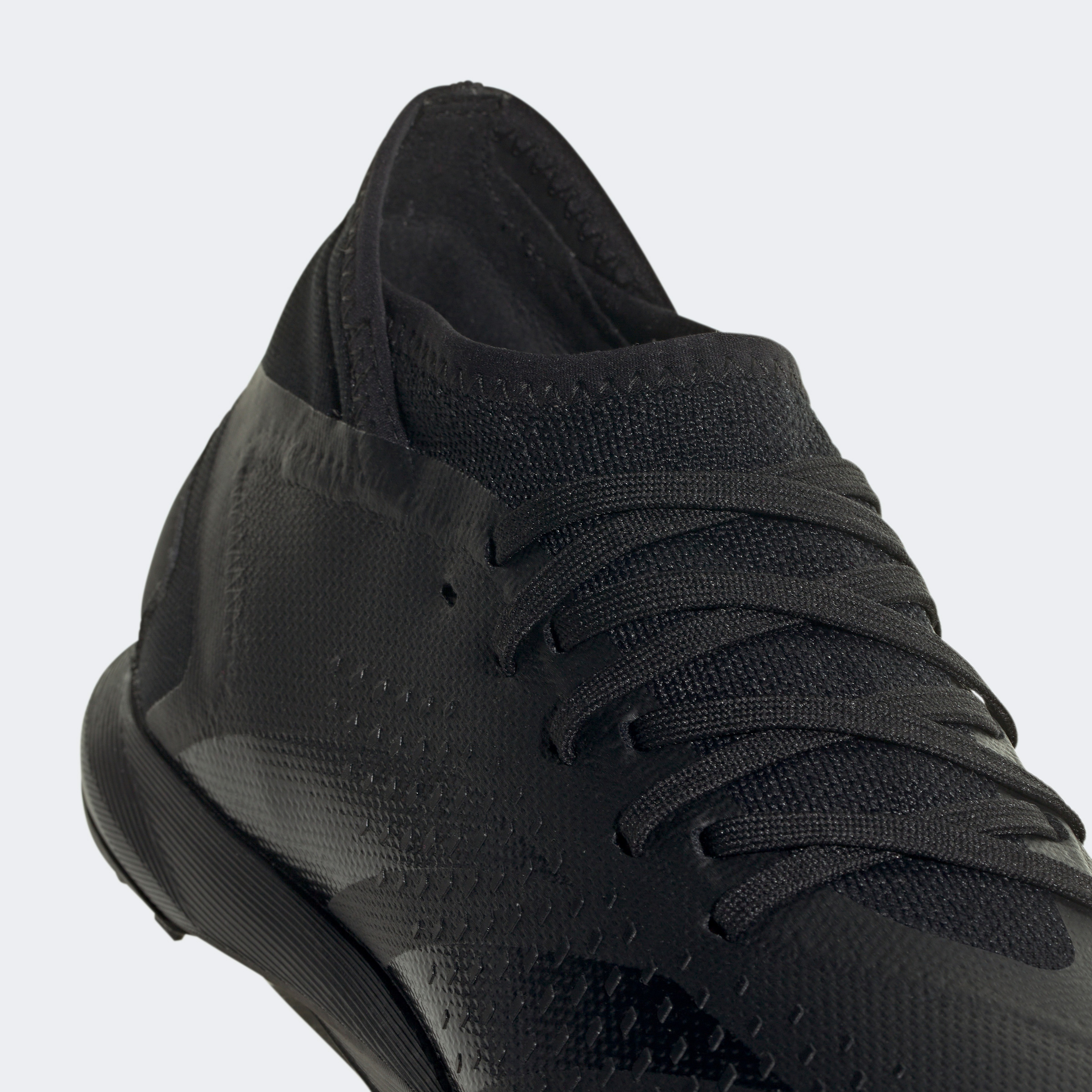adidas Predator Accuracy4 Erkek Siyah Halı Saha Kramponu