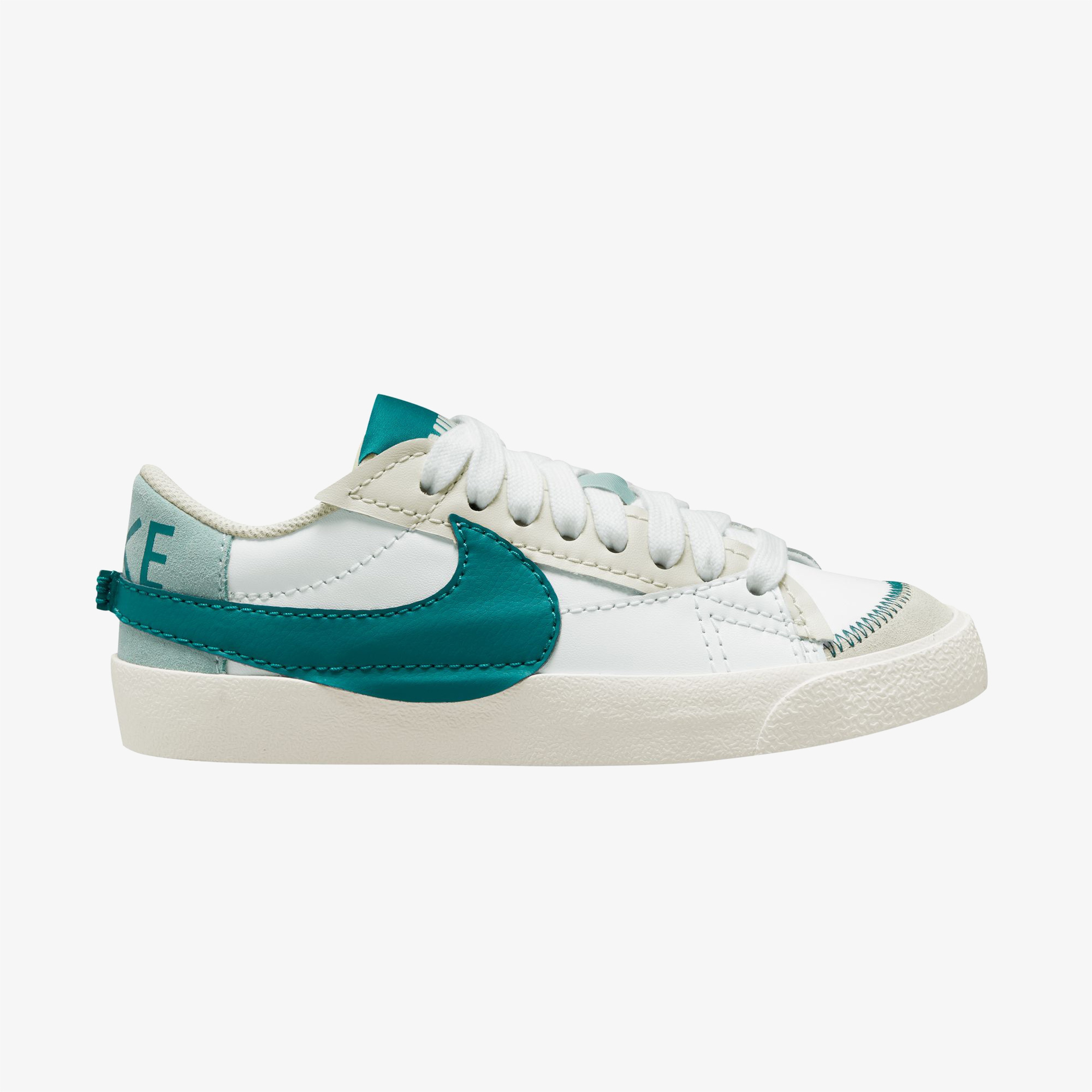 Nike Blazer Low '77 Jumbo Kadın Beyaz Spor Ayakkabı