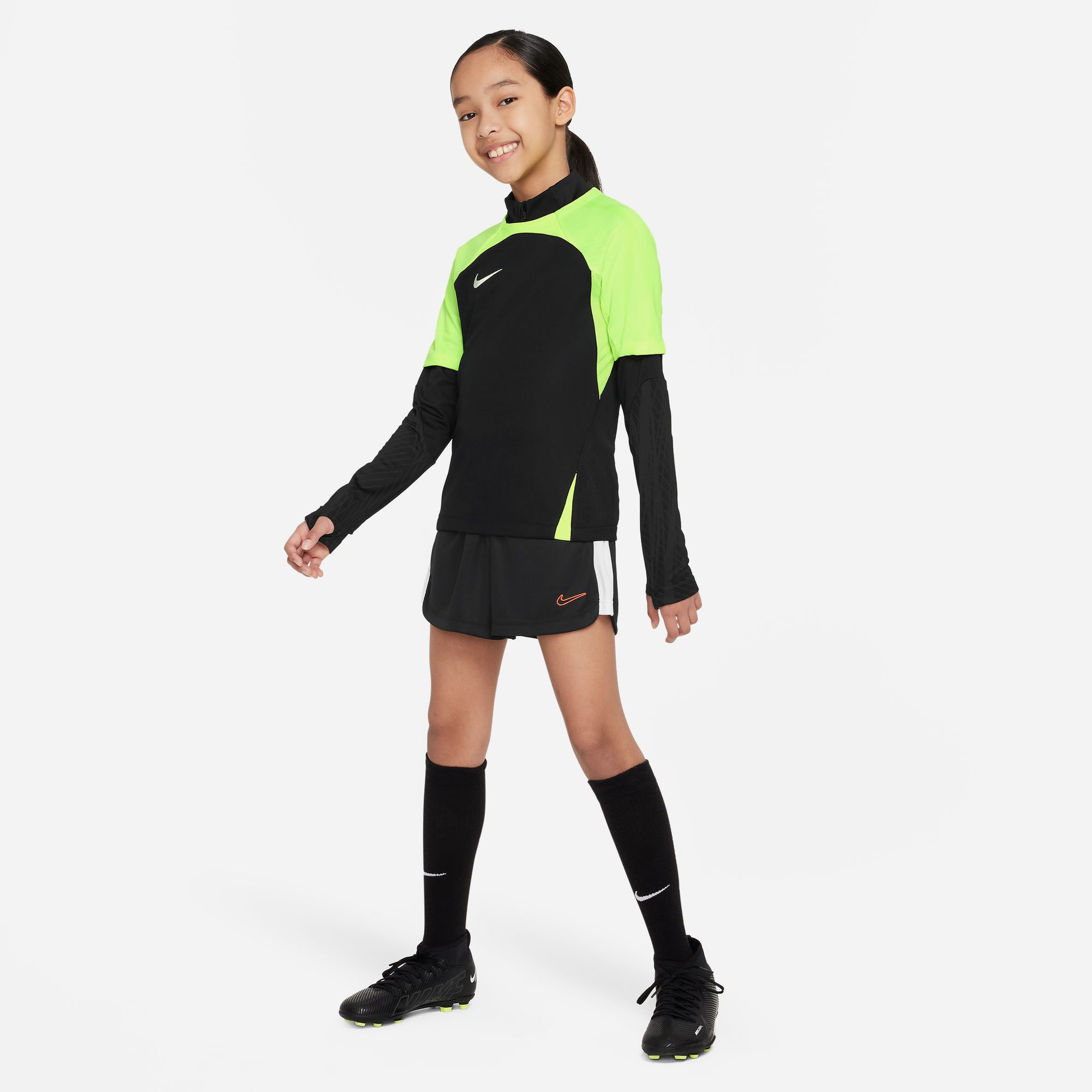 Nike Çocuk Siyah Şort