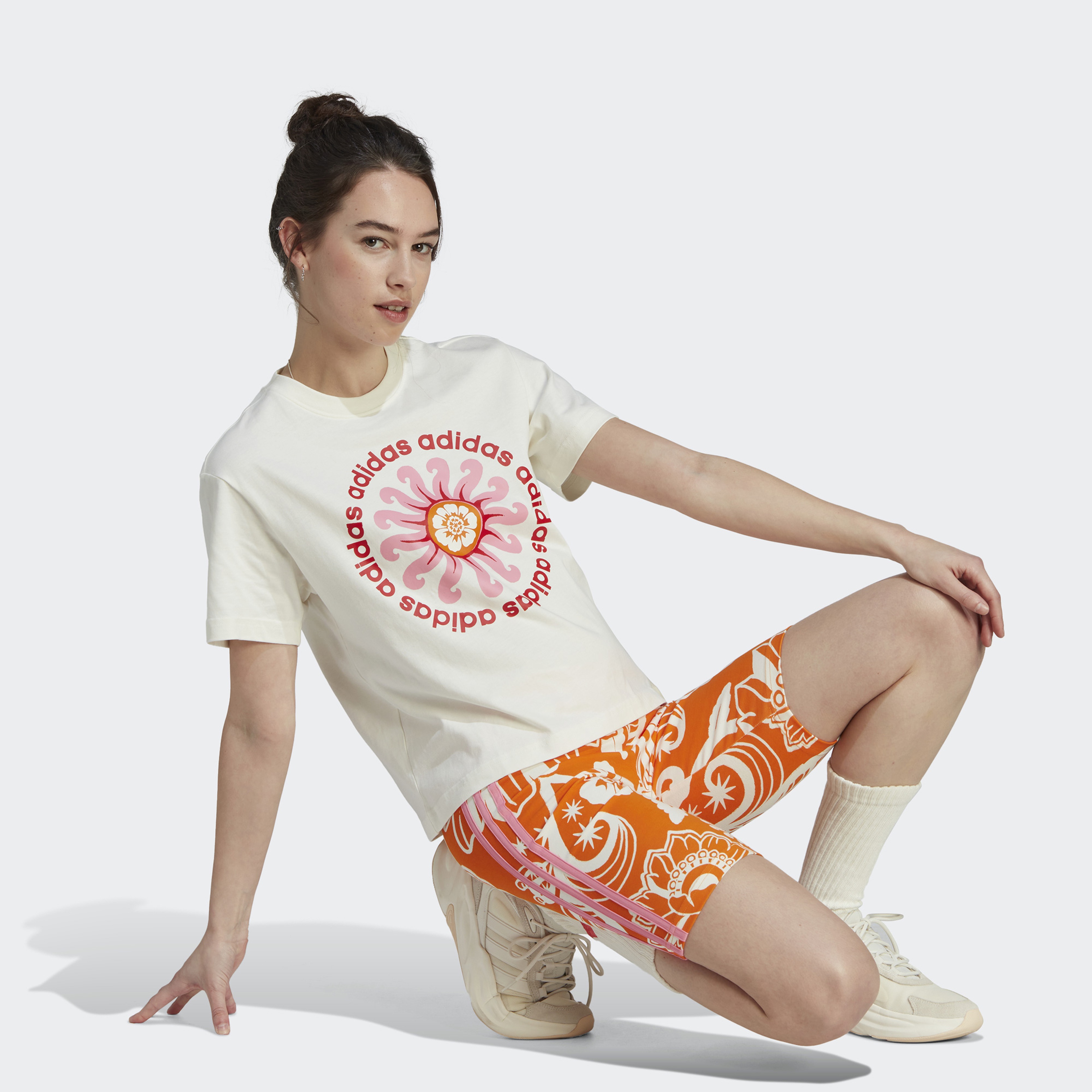 adidas Farm Gfx Kadın Beyaz Günlük T-Shirt